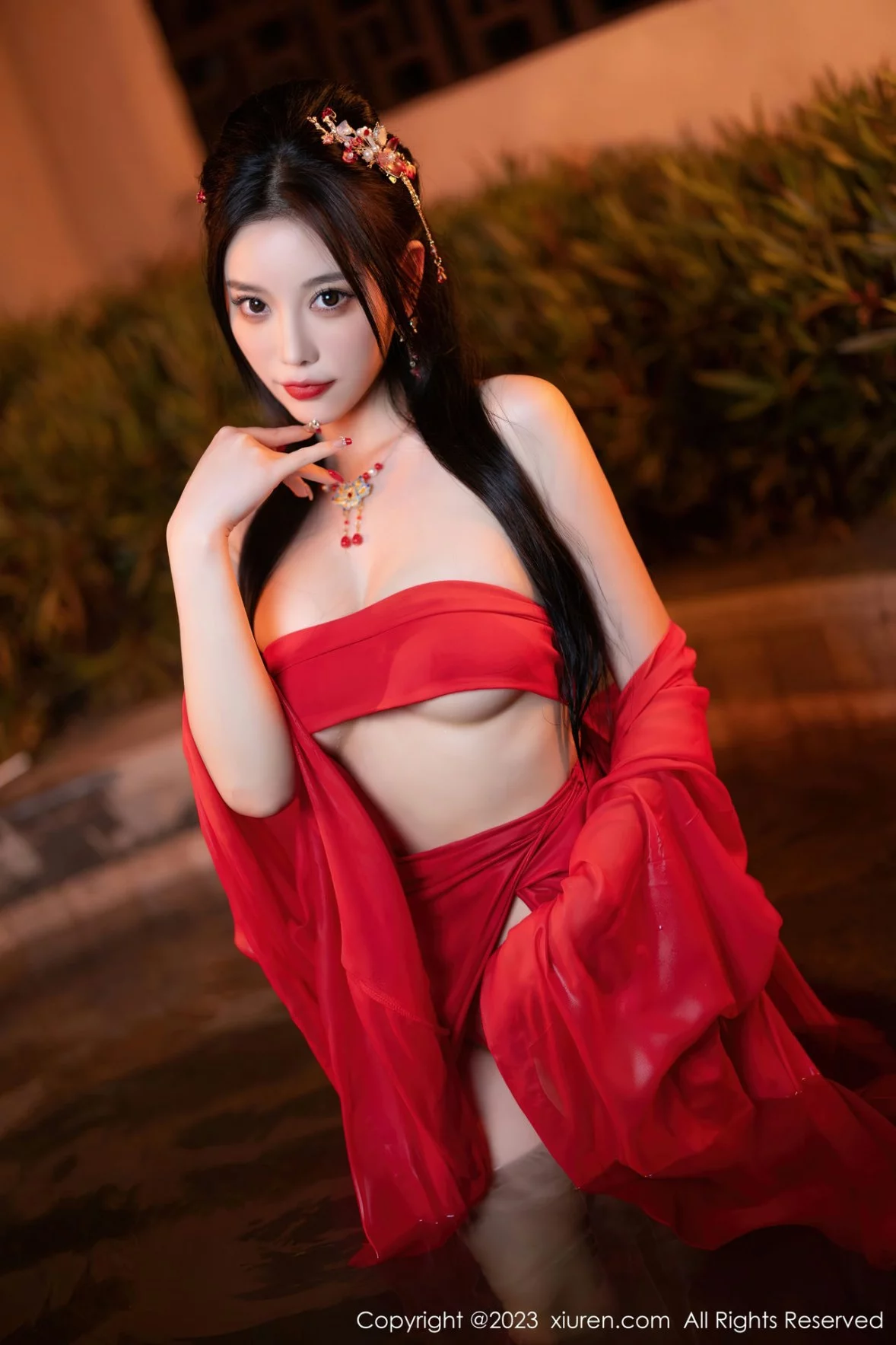 [[XiuRen秀人网]秀人网]No.6149_女神杨晨晨Yome温泉性感半透红色丝绸秀丰满身材惹火诱惑写真88P