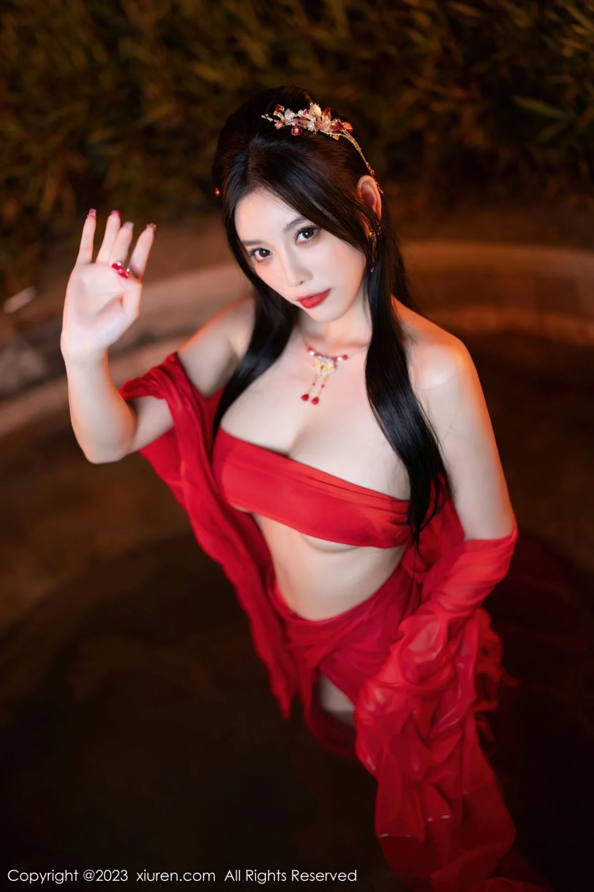 [[XiuRen秀人网]秀人网]No.6149_女神杨晨晨Yome温泉性感半透红色丝绸秀丰满身材惹火诱惑写真88P