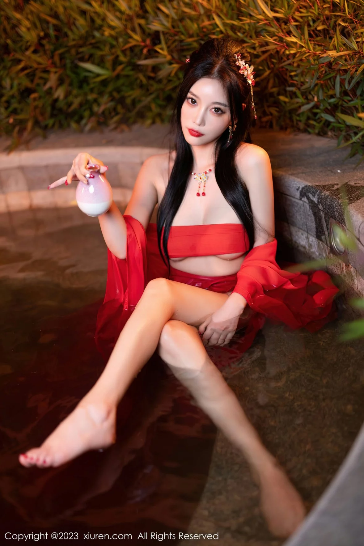 [[XiuRen秀人网]秀人网]No.6149_女神杨晨晨Yome温泉性感半透红色丝绸秀丰满身材惹火诱惑写真88P