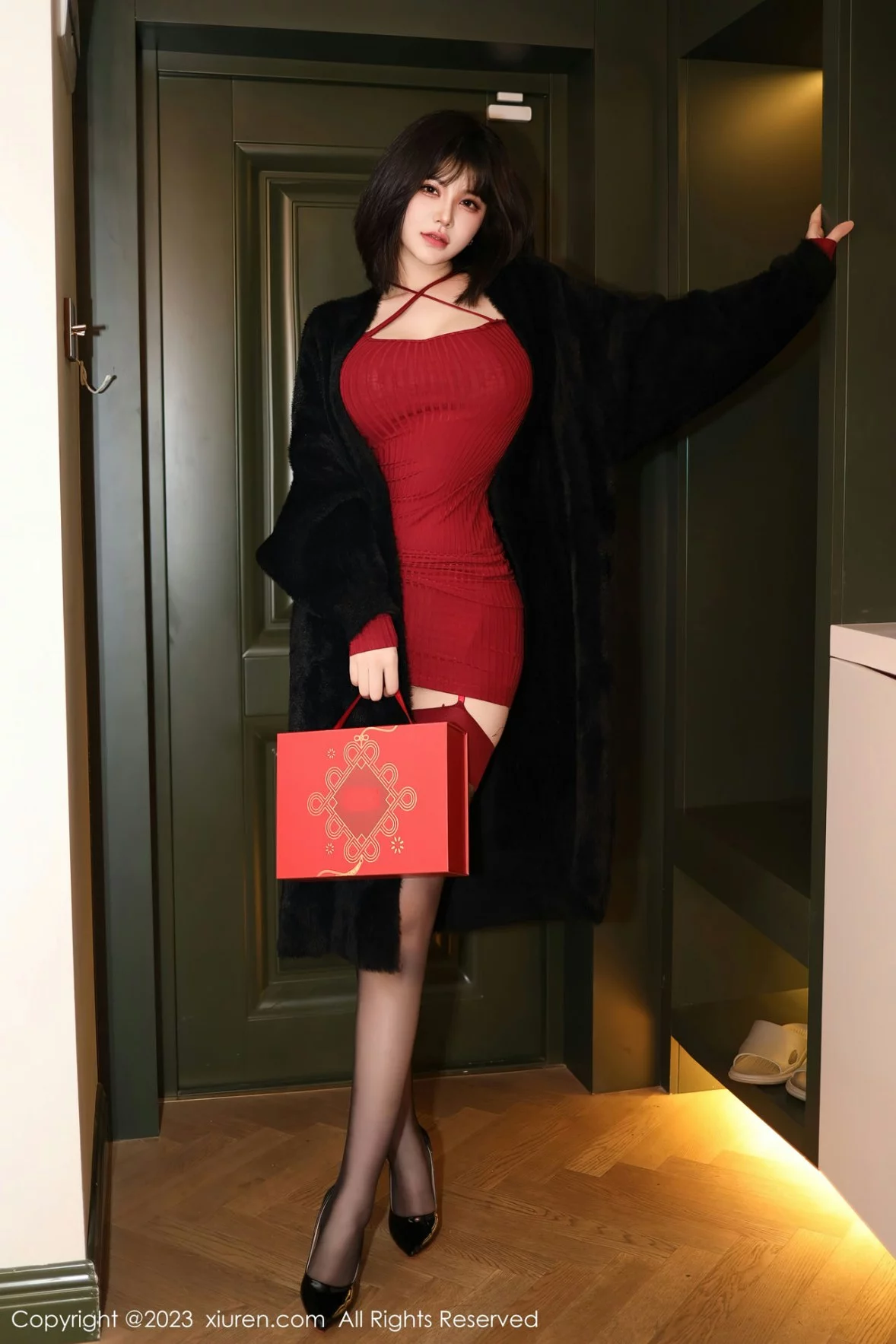 [[XiuRen秀人网]秀人网]No.6144_模特桃桃子红色收身连衣短露黑色蕾丝内衣秀曼妙身姿诱惑写真81P