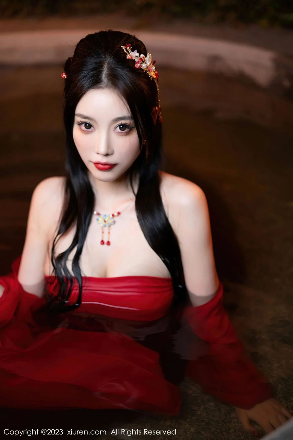 [[XiuRen秀人网]秀人网]No.6149_女神杨晨晨Yome温泉性感半透红色丝绸秀丰满身材惹火诱惑写真88P