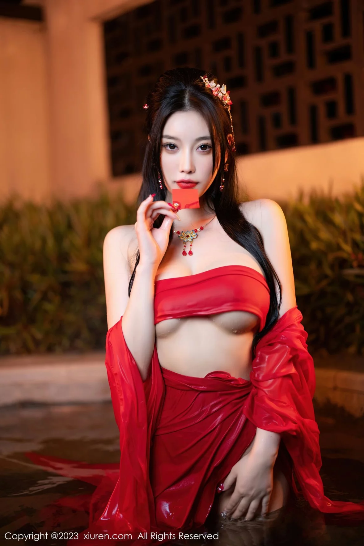 [[XiuRen秀人网]秀人网]No.6149_女神杨晨晨Yome温泉性感半透红色丝绸秀丰满身材惹火诱惑写真88P