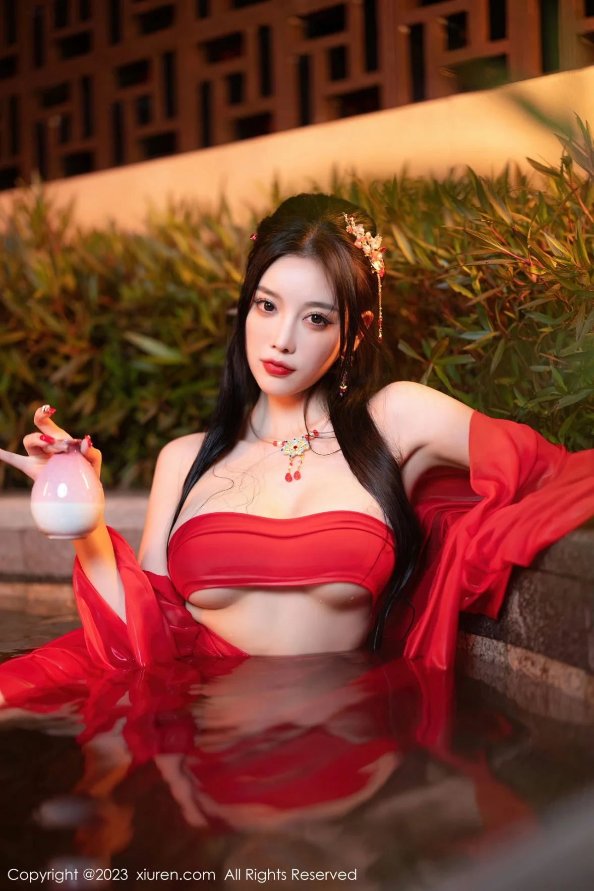 [[XiuRen秀人网]秀人网]No.6149_女神杨晨晨Yome温泉性感半透红色丝绸秀丰满身材惹火诱惑写真88P