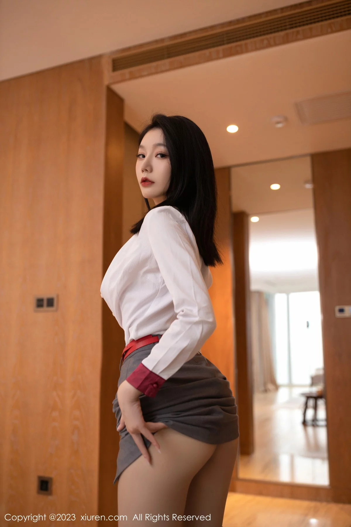 [[XiuRen秀人网]秀人网]No.6148_模特安然anran空姐角色扮演脱制服露红色蕾丝内衣惹火诱惑写真82P