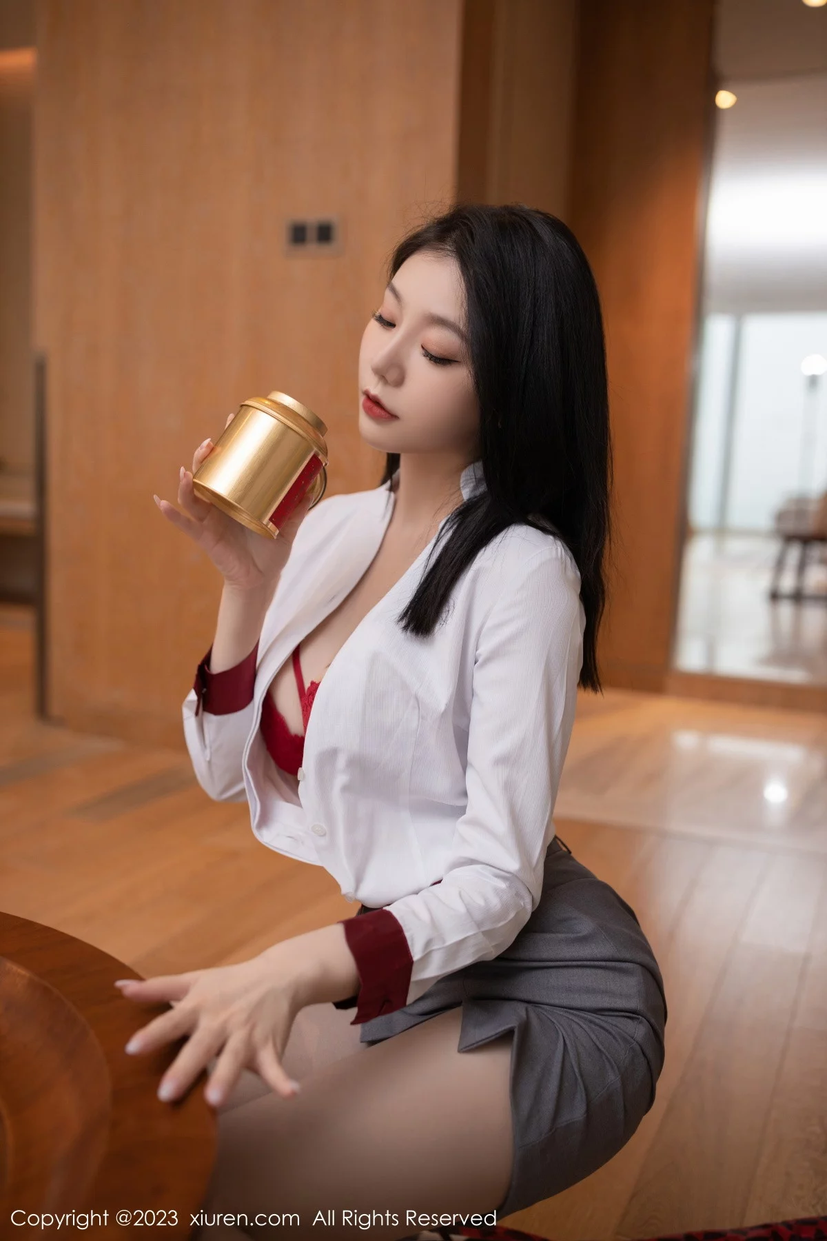 [[XiuRen秀人网]秀人网]No.6148_模特安然anran空姐角色扮演脱制服露红色蕾丝内衣惹火诱惑写真82P