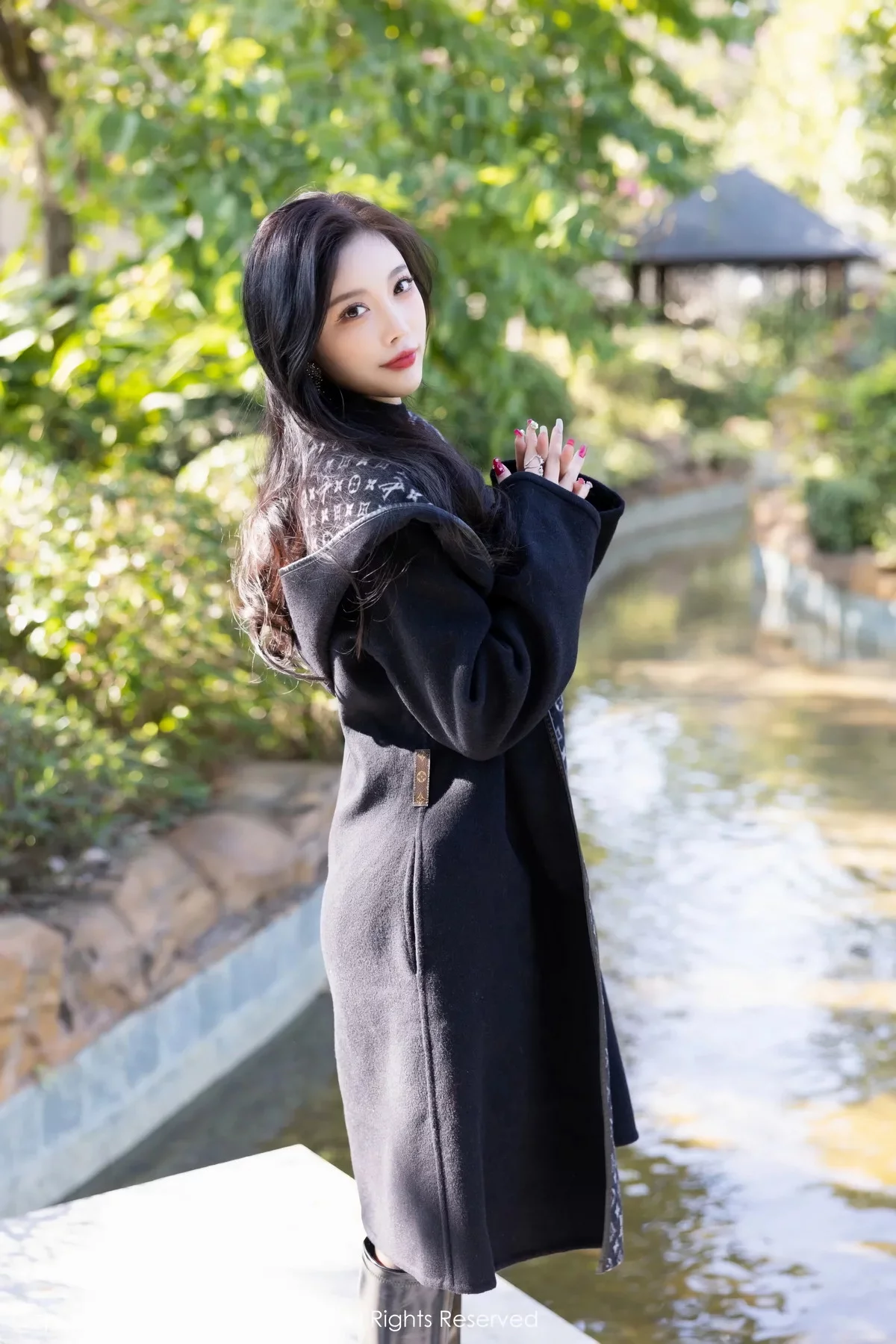 [[XiuRen秀人网]秀人网]No.6229_女神杨晨晨Yome脱黑色外衣露性感黑色蕾丝内衣完美诱惑写真73P