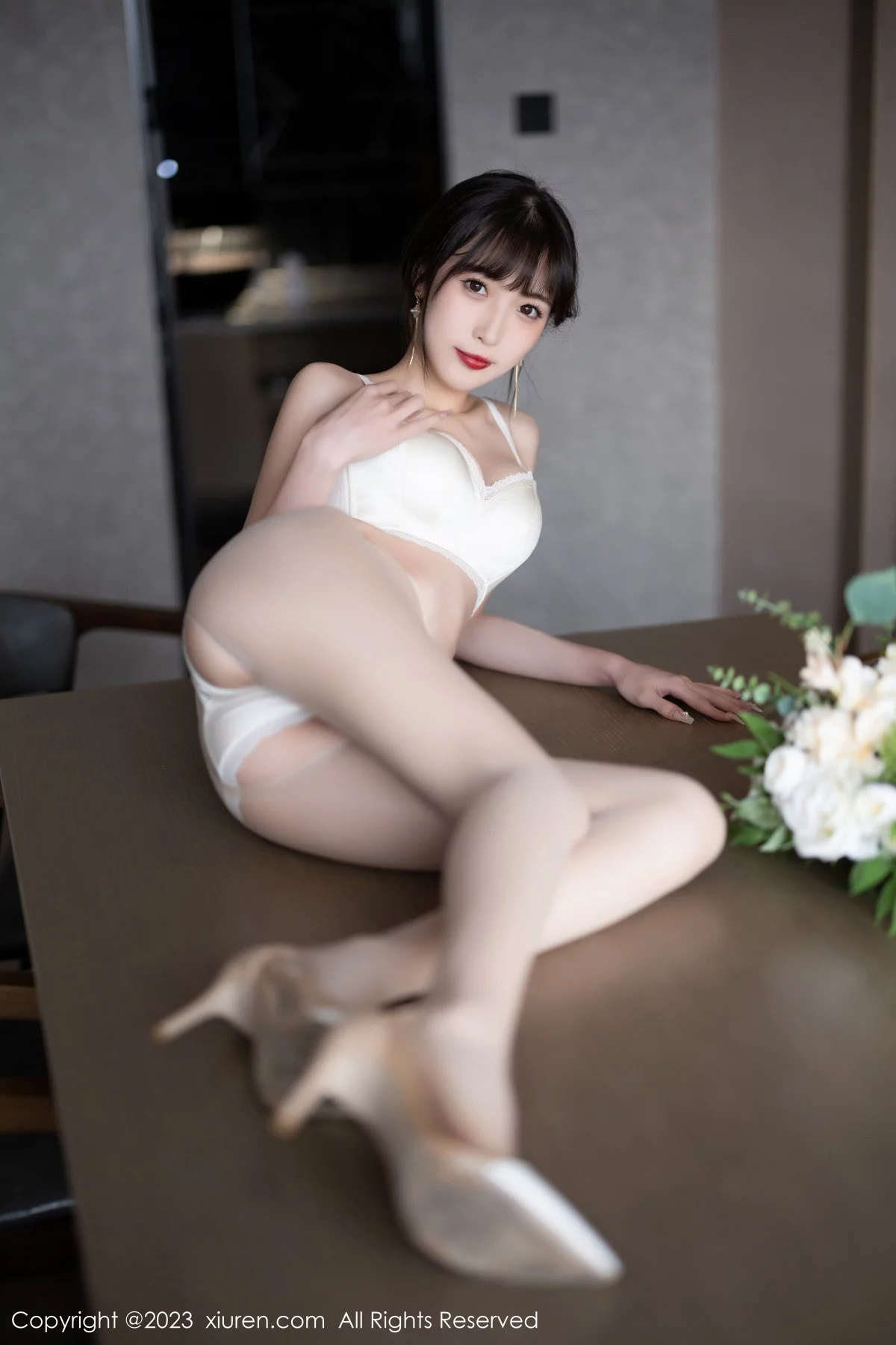 [[XiuRen秀人网]秀人网]No.6236_模特林星阑脱咖啡色连衣裙露白色蕾丝内衣配开档肉丝诱惑写真90P