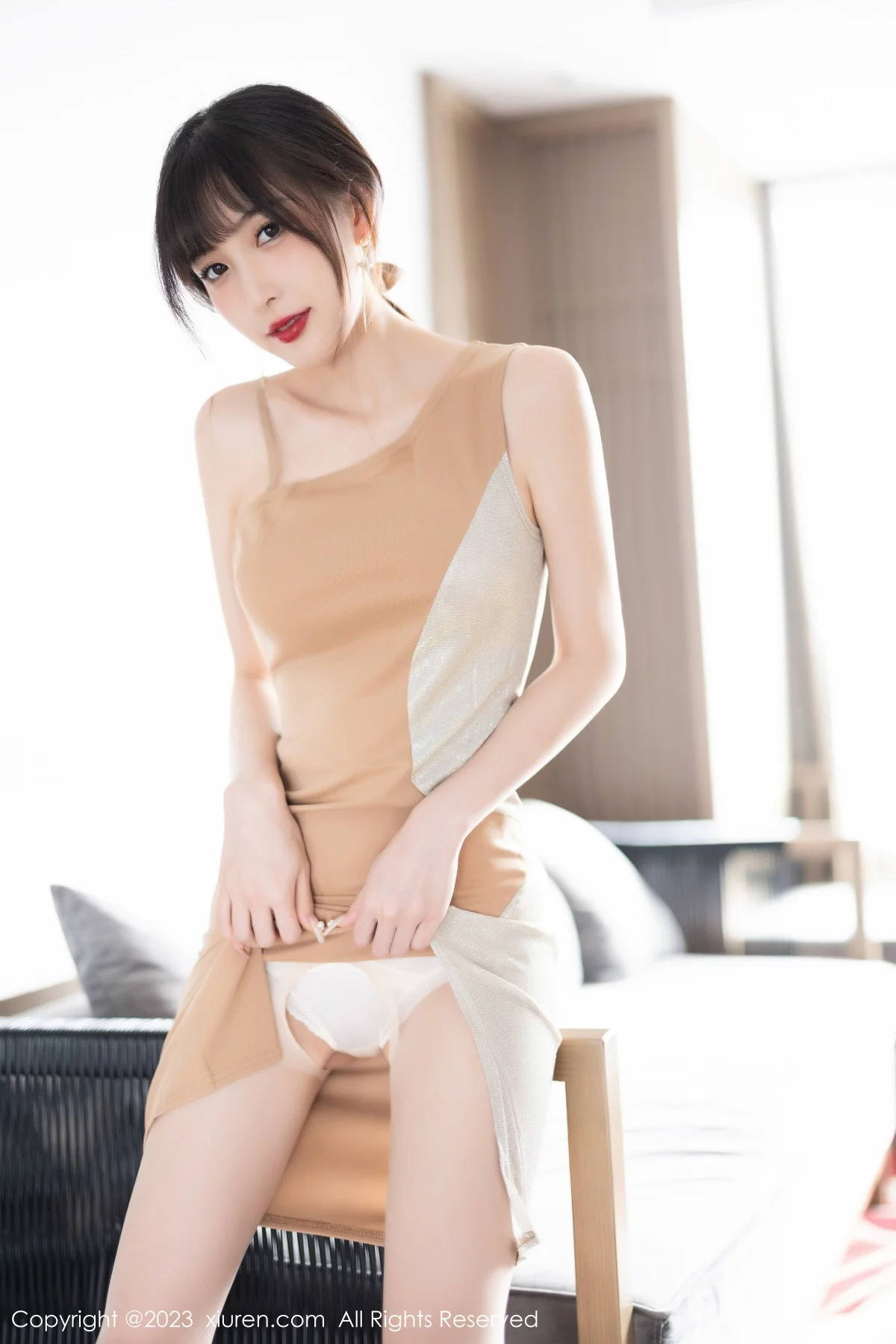 [[XiuRen秀人网]秀人网]No.6236_模特林星阑脱咖啡色连衣裙露白色蕾丝内衣配开档肉丝诱惑写真90P