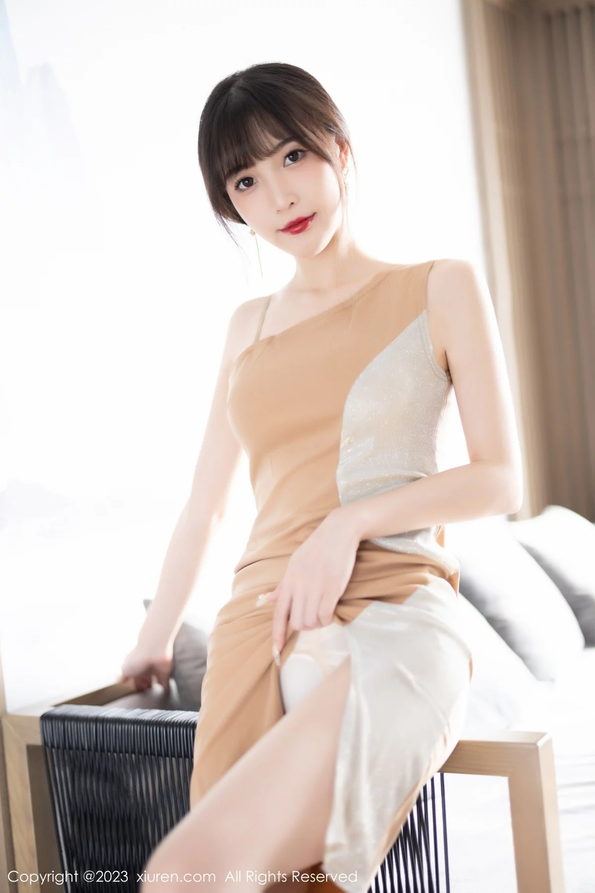 [[XiuRen秀人网]秀人网]No.6236_模特林星阑脱咖啡色连衣裙露白色蕾丝内衣配开档肉丝诱惑写真90P