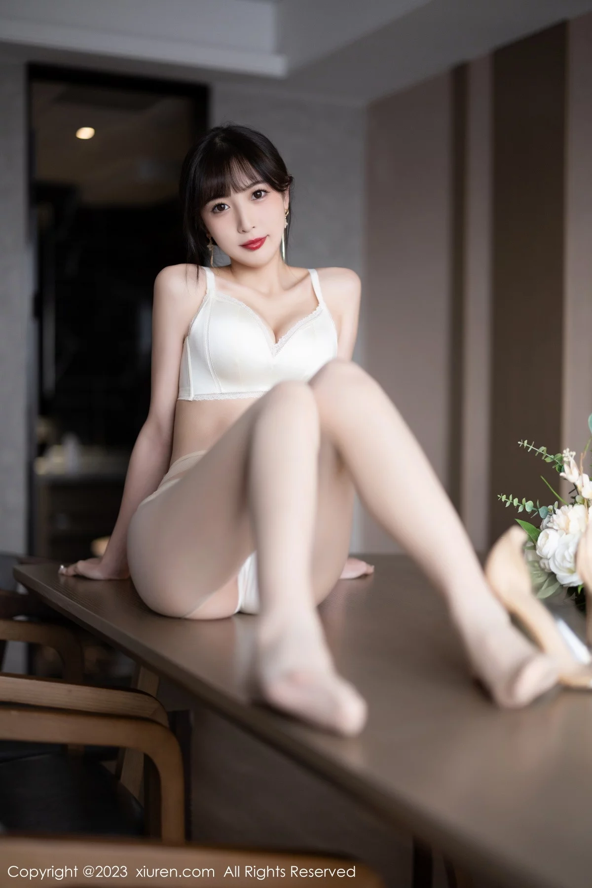 [[XiuRen秀人网]秀人网]No.6236_模特林星阑脱咖啡色连衣裙露白色蕾丝内衣配开档肉丝诱惑写真90P