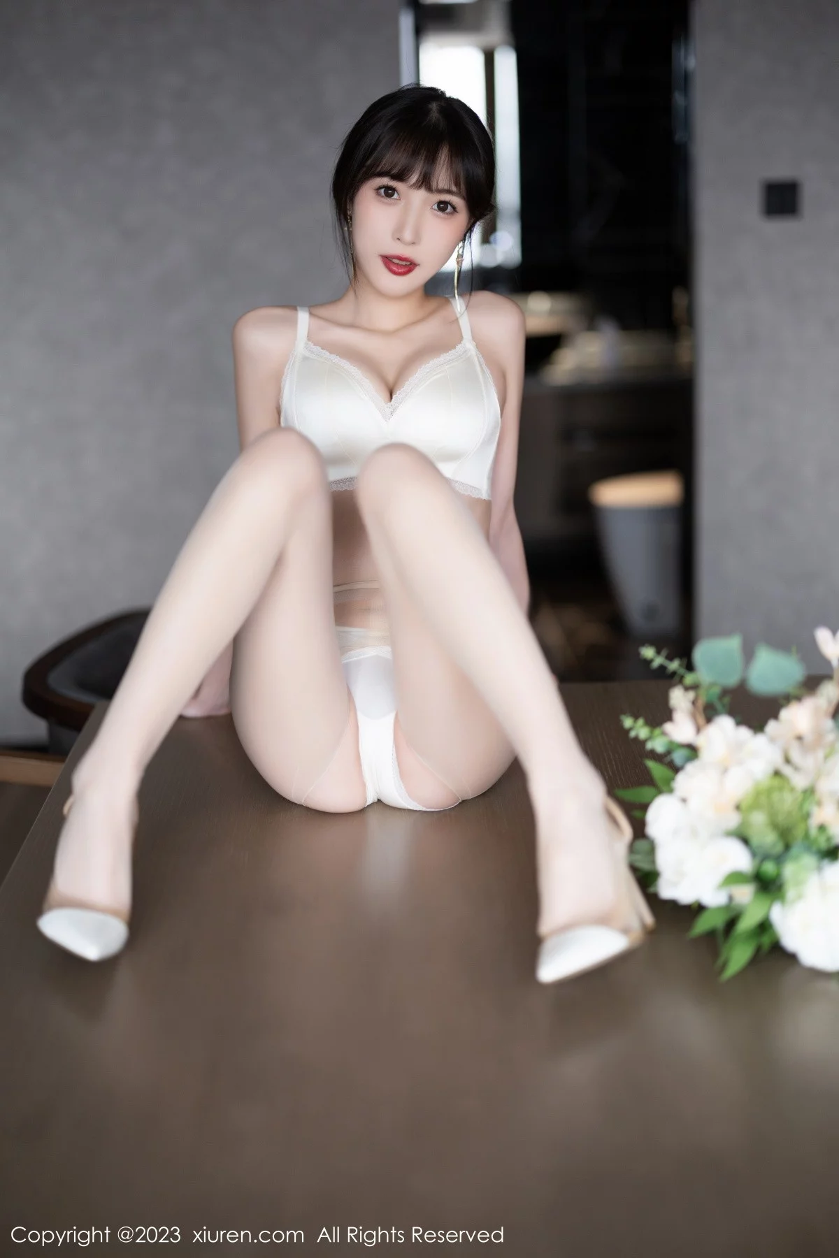 [[XiuRen秀人网]秀人网]No.6236_模特林星阑脱咖啡色连衣裙露白色蕾丝内衣配开档肉丝诱惑写真90P