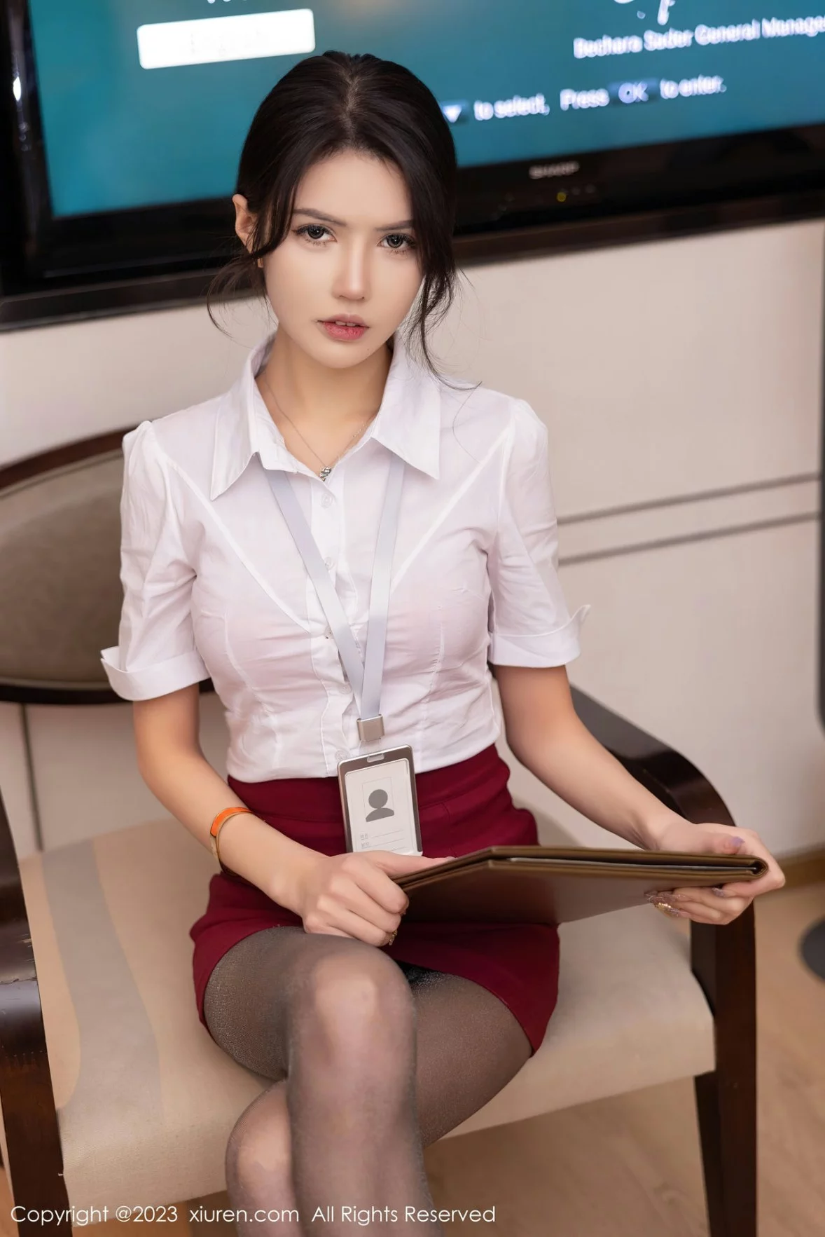 [[XiuRen秀人网]秀人网]No.6232_模特媛媛酱belle性感白T配暗红色短裙露超薄无内黑丝诱惑写真103P