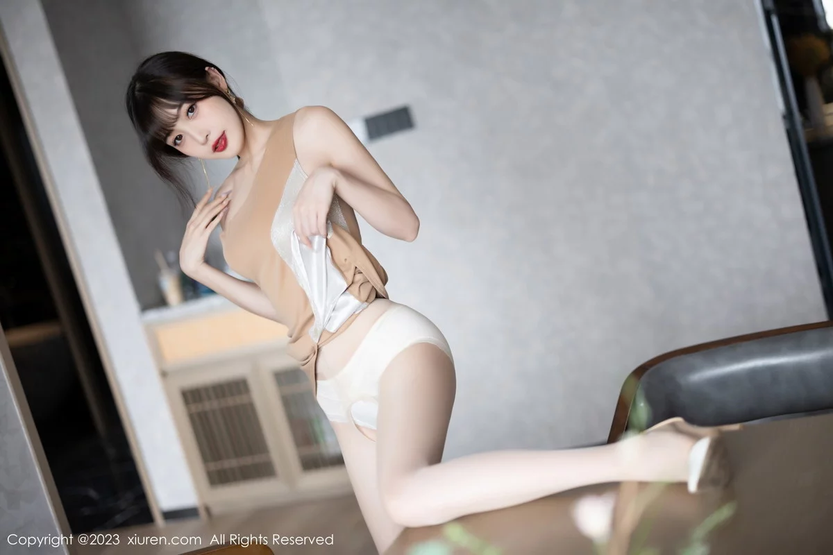 [[XiuRen秀人网]秀人网]No.6236_模特林星阑脱咖啡色连衣裙露白色蕾丝内衣配开档肉丝诱惑写真90P