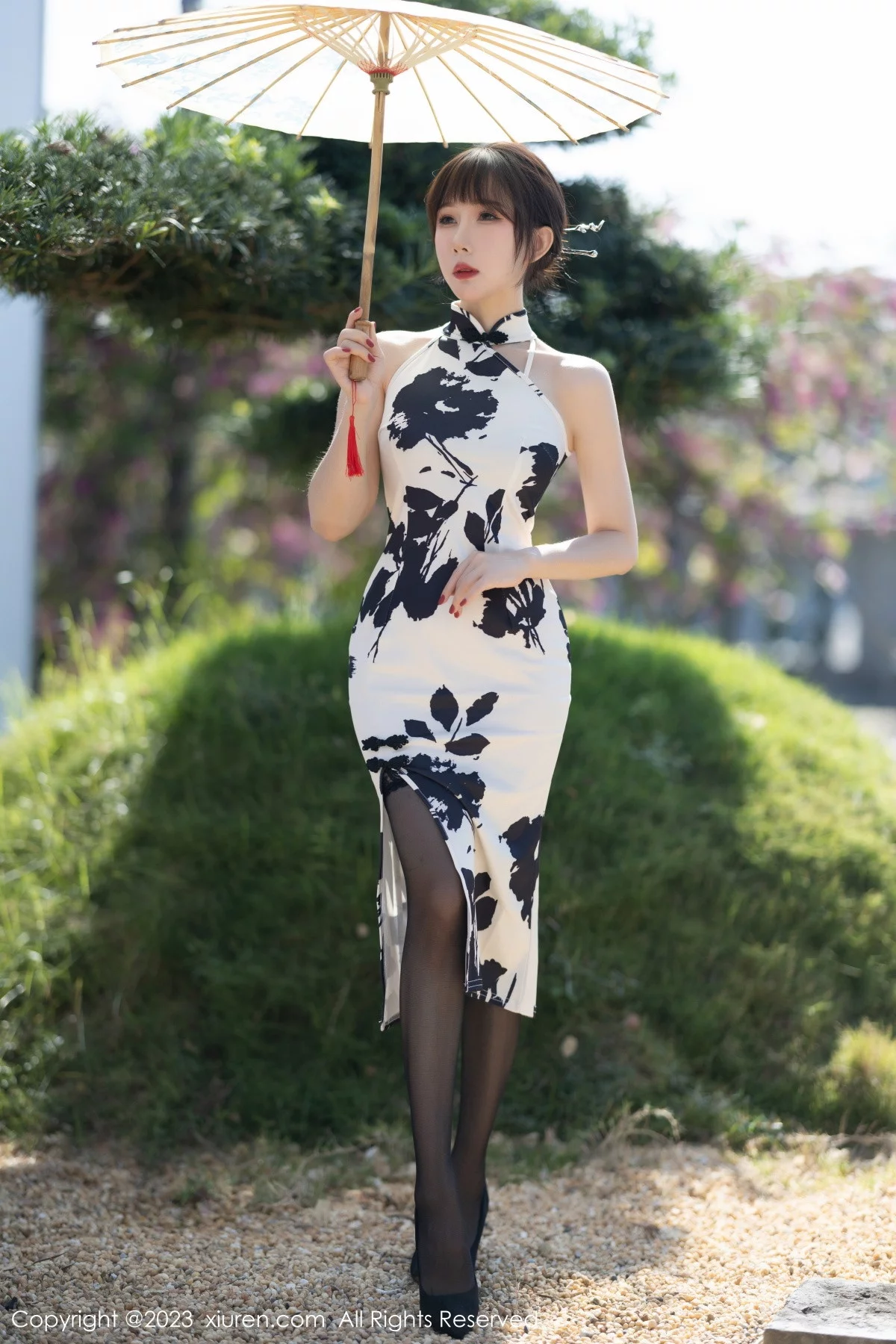 [[XiuRen秀人网]秀人网]No.6241_模特波巧酱脱白色带图案旗袍露性感黑色蕾丝内衣迷人诱惑写真88P