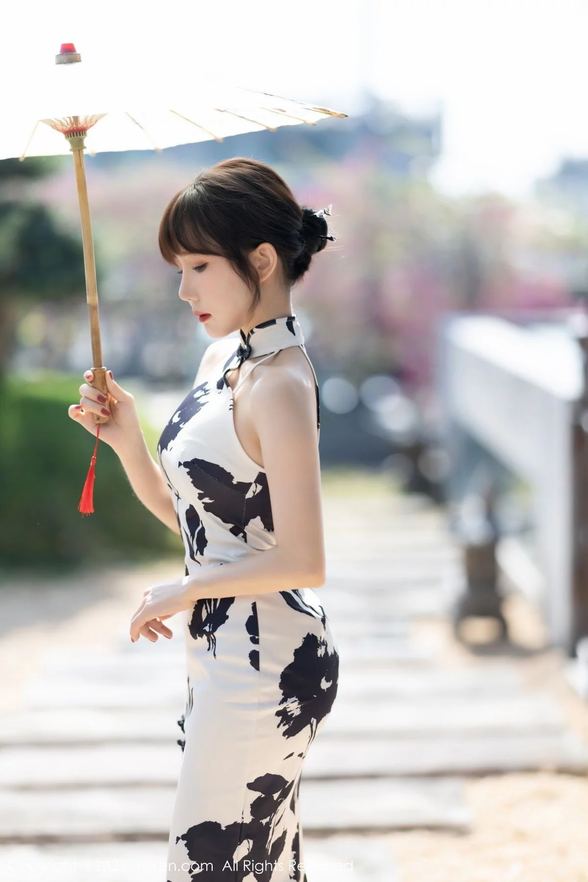 [[XiuRen秀人网]秀人网]No.6241_模特波巧酱脱白色带图案旗袍露性感黑色蕾丝内衣迷人诱惑写真88P