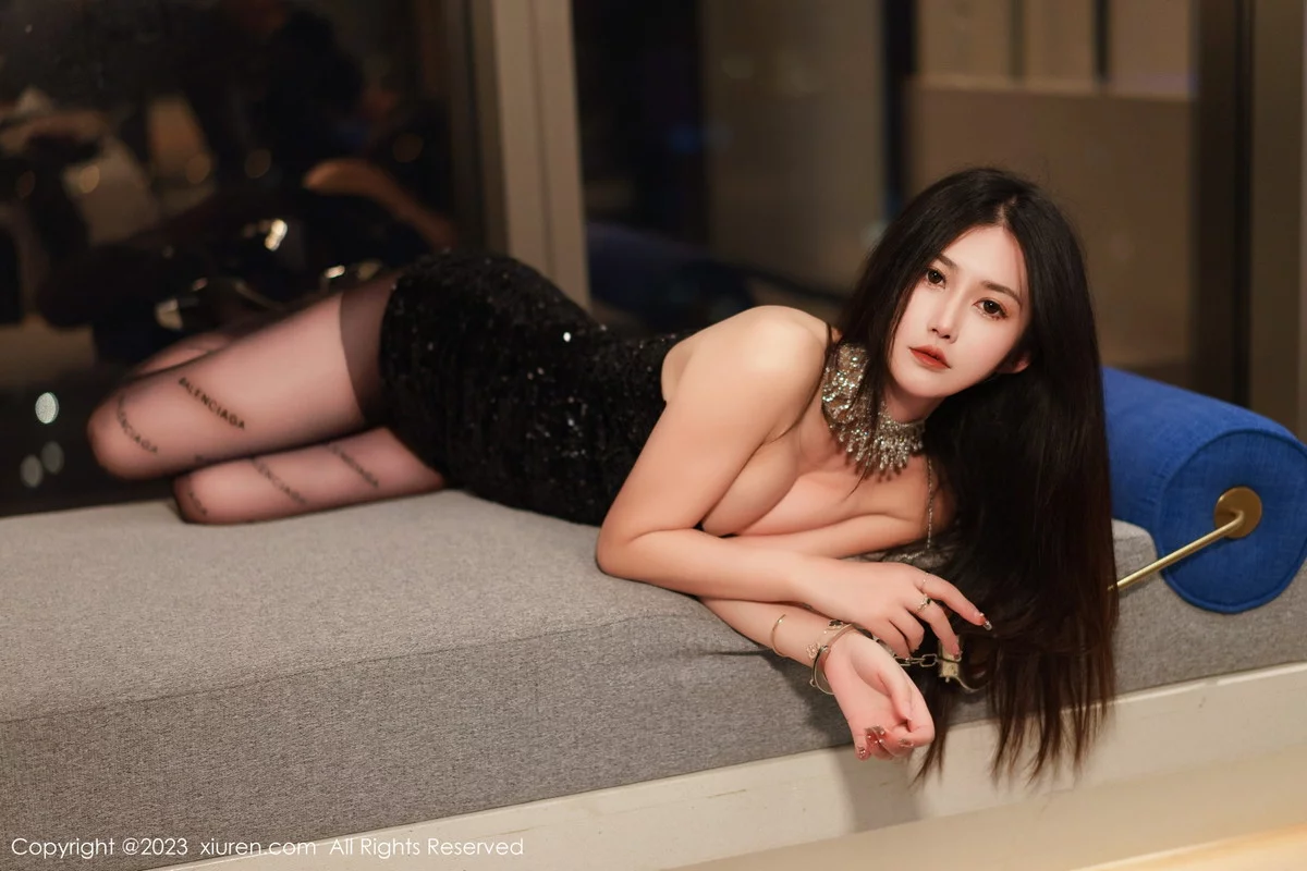 [[XiuRen秀人网]秀人网]No.6244_模特laura阿姣黑色露肩连衣短裙配超薄黑丝秀翘臀美腿诱惑写真90P