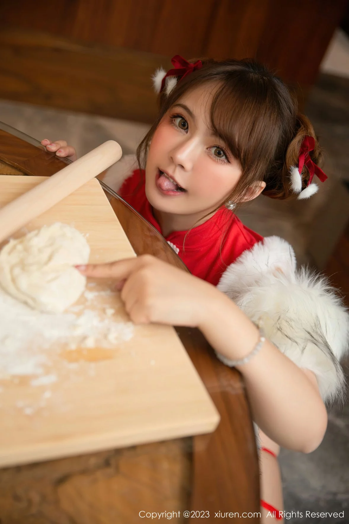 [[XiuRen秀人网]秀人网]No.6242_模特张思允Nice包饺子主题性感喜庆红色服饰秀完美身材诱惑写真73P