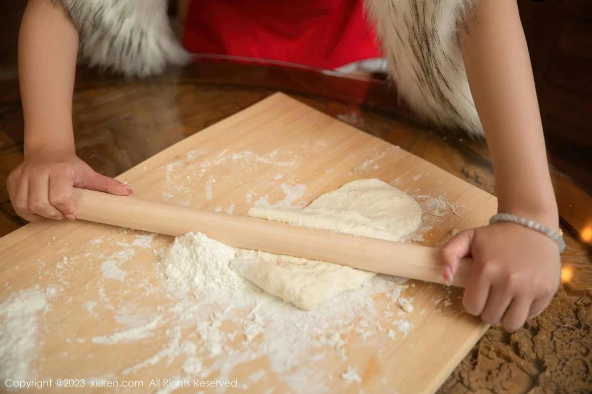 [[XiuRen秀人网]秀人网]No.6242_模特张思允Nice包饺子主题性感喜庆红色服饰秀完美身材诱惑写真73P