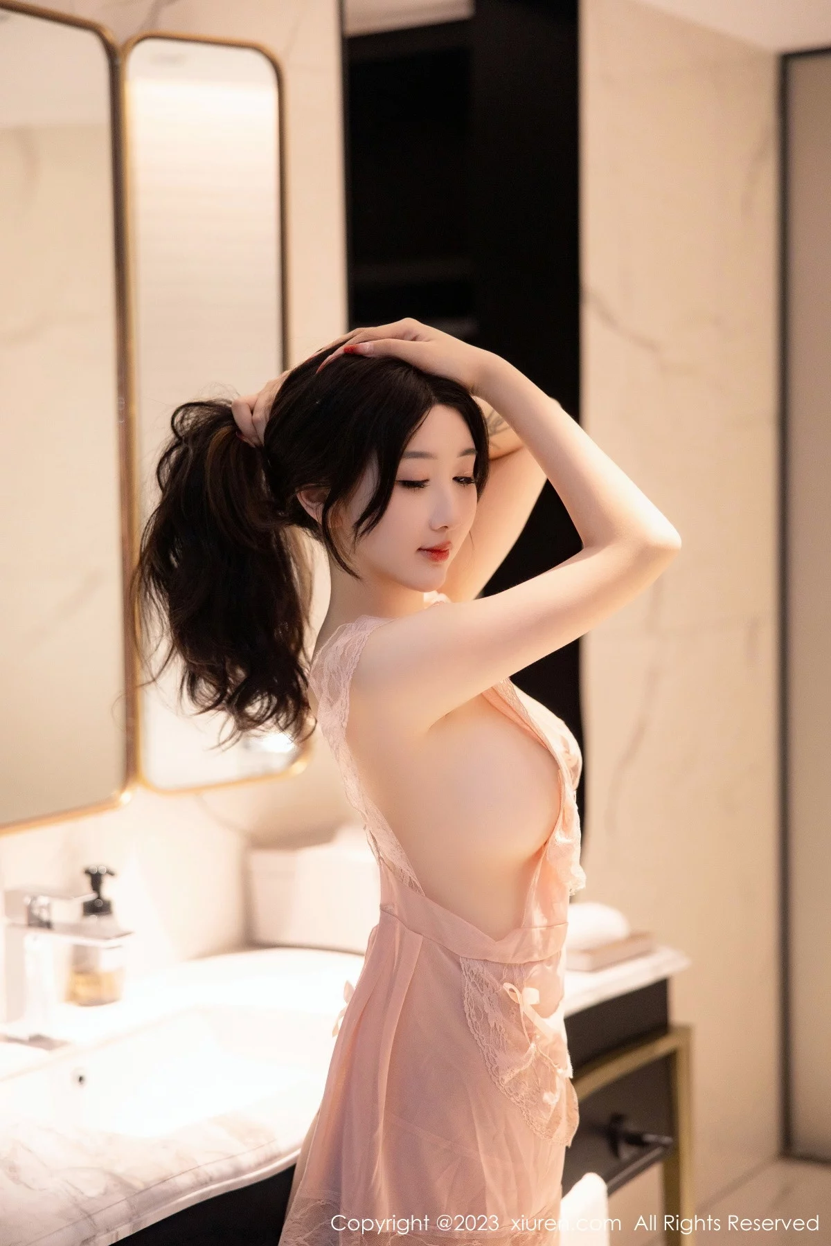 [[XiuRen秀人网]秀人网]No.6243_模特江真真浴室场景性感淡粉色蕾丝情趣服秀惹火身材诱惑写真78P