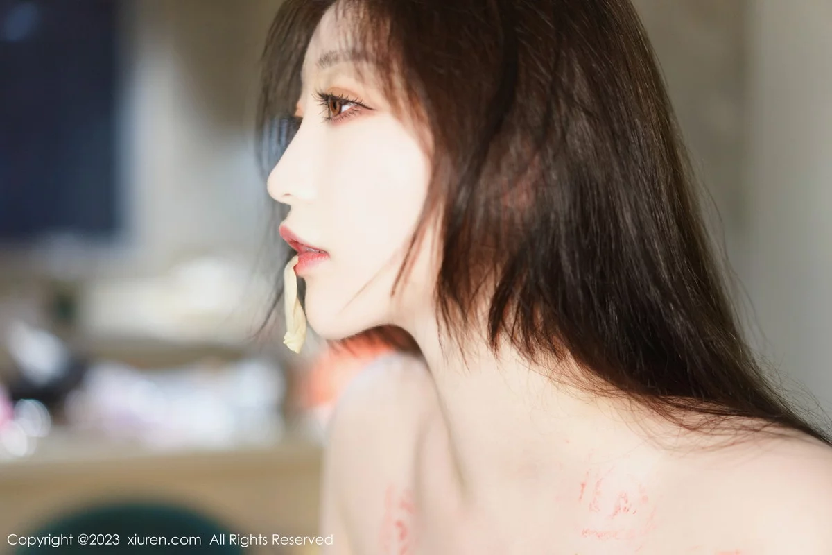 [[XiuRen秀人网]秀人网]No.6249_女神妲己_Toxic私房性感浅色露肩连衣短裙秀雪峰美臀诱惑写真85P