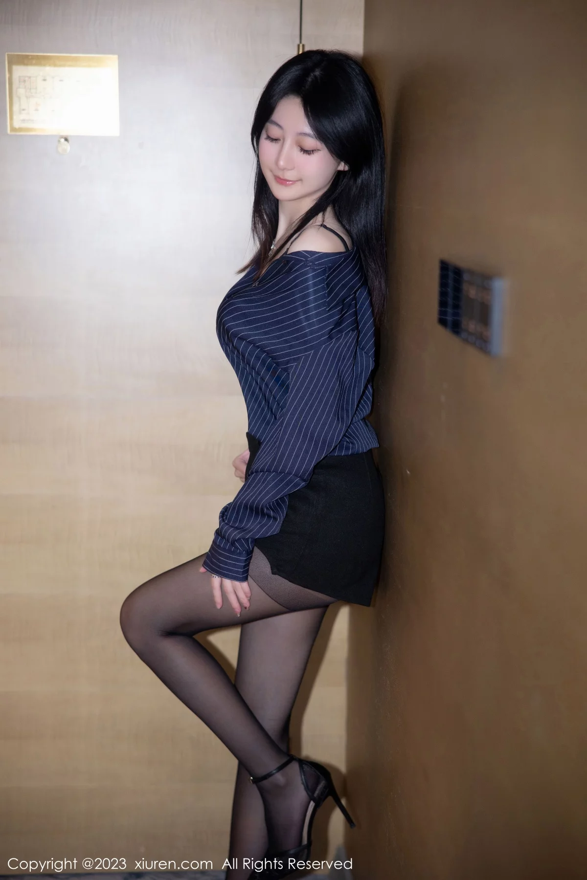 [[XiuRen秀人网]秀人网]No.6246_模特谢小蒽宾馆性感OL装扮半脱露性感黑色蕾丝内衣撩人诱惑写真87P