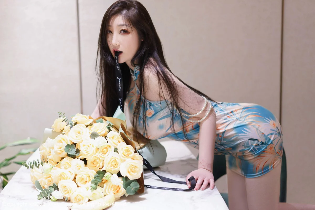 [[XiuRen秀人网]秀人网]No.6249_女神妲己_Toxic私房性感浅色露肩连衣短裙秀雪峰美臀诱惑写真85P