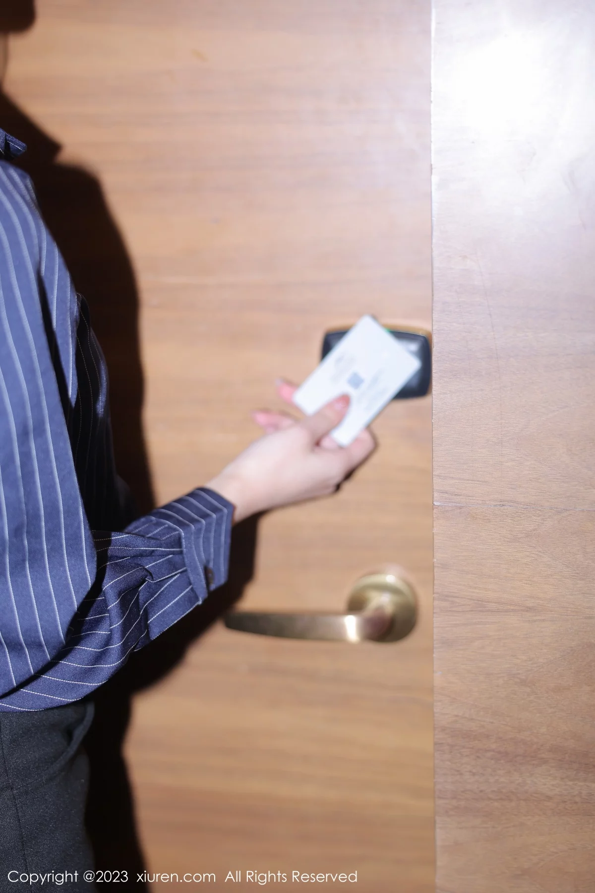 [[XiuRen秀人网]秀人网]No.6246_模特谢小蒽宾馆性感OL装扮半脱露性感黑色蕾丝内衣撩人诱惑写真87P