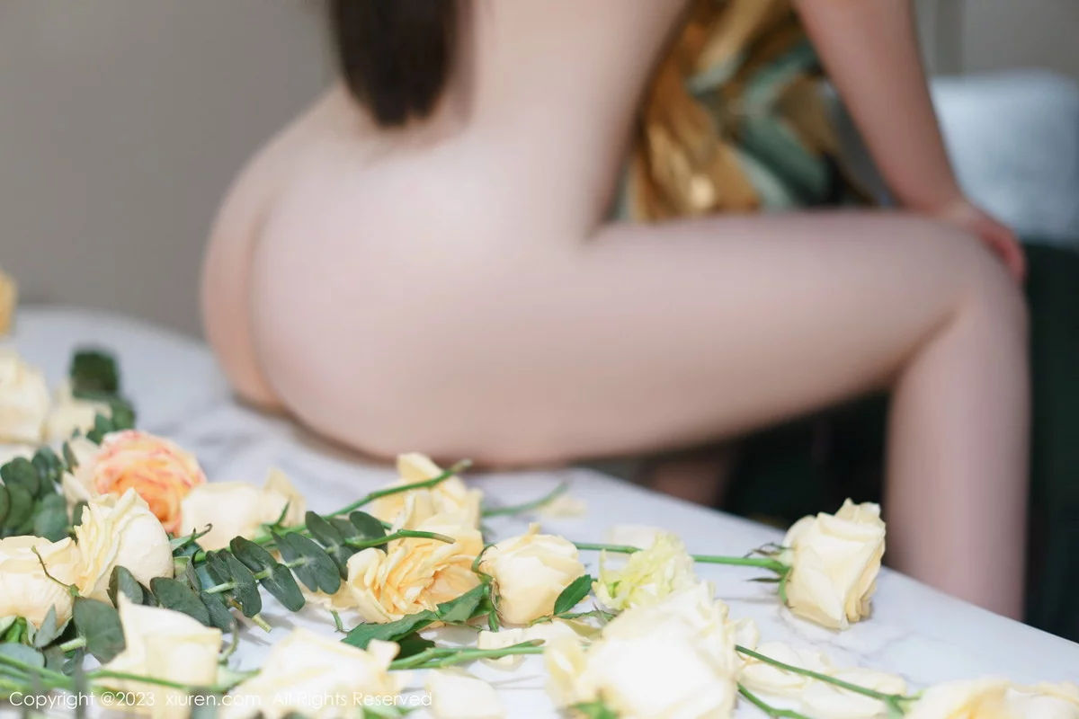 [[XiuRen秀人网]秀人网]No.6249_女神妲己_Toxic私房性感浅色露肩连衣短裙秀雪峰美臀诱惑写真85P