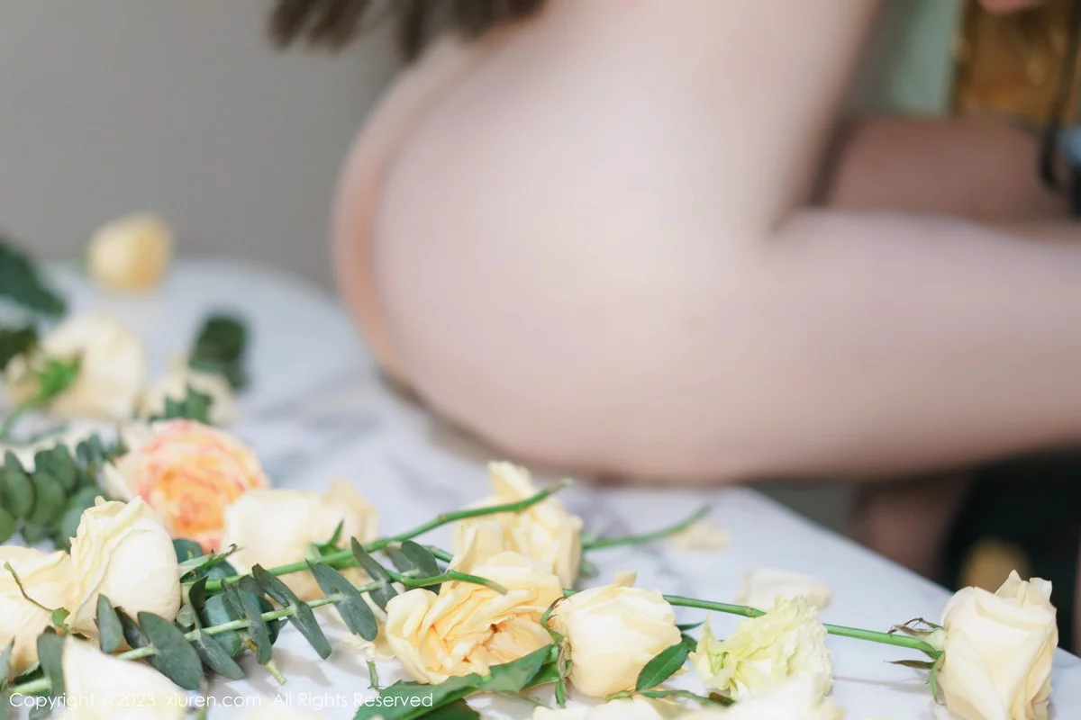 [[XiuRen秀人网]秀人网]No.6249_女神妲己_Toxic私房性感浅色露肩连衣短裙秀雪峰美臀诱惑写真85P