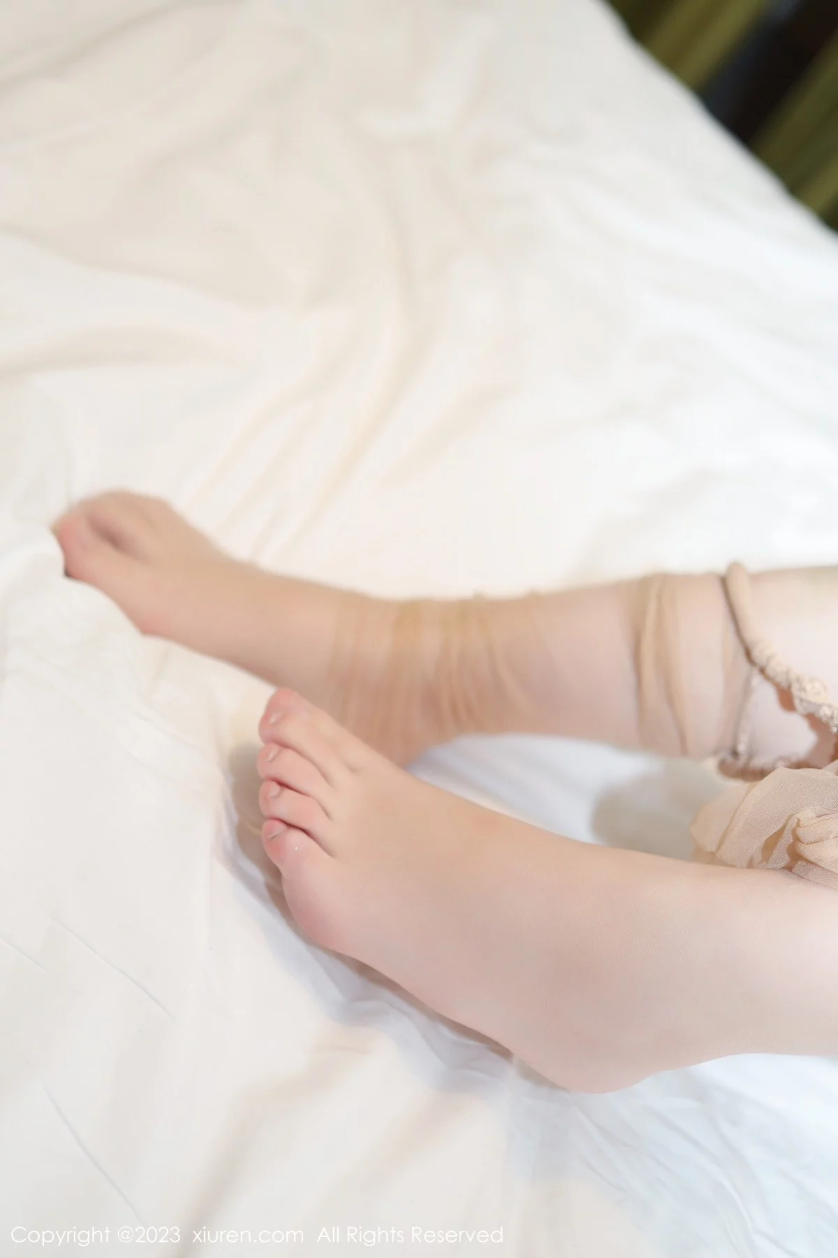 [[XiuRen秀人网]秀人网]No.6256_模特桃桃子闺蜜剧情主题性感黑白丝袜系列秀美腿迷人诱惑写真85P