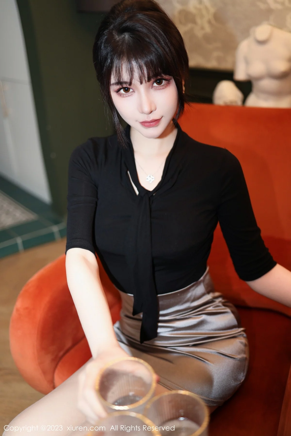 [[XiuRen秀人网]秀人网]No.6256_模特桃桃子闺蜜剧情主题性感黑白丝袜系列秀美腿迷人诱惑写真85P