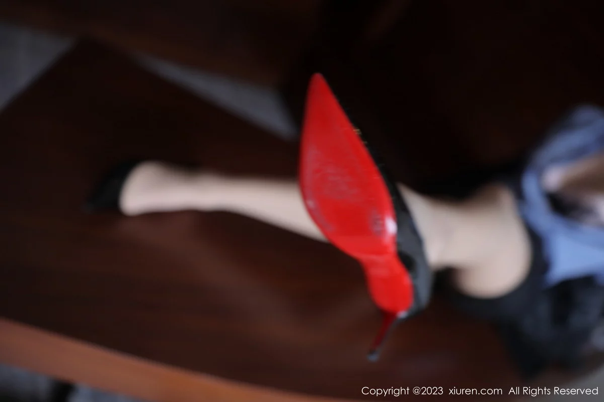 [[XiuRen秀人网]秀人网]No.6254_新人模特圆圆酱性感Ol装扮露黑色蕾丝内衣配原色丝袜诱惑写真86P