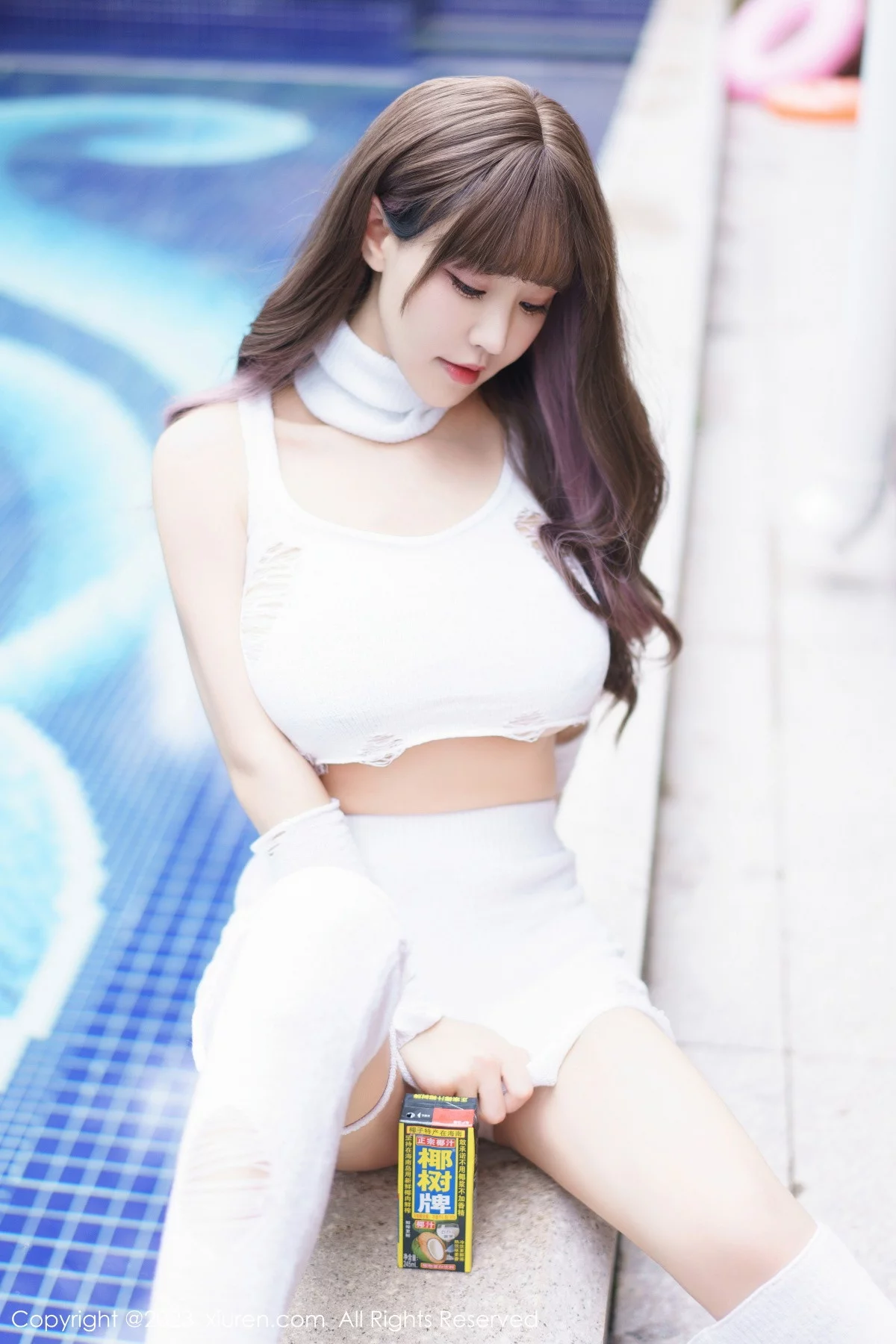 [[XiuRen秀人网]秀人网]No.6261_女神朱可儿Flora白色短款上衣配短裙秀雪峰美臀丰满诱惑写真80P