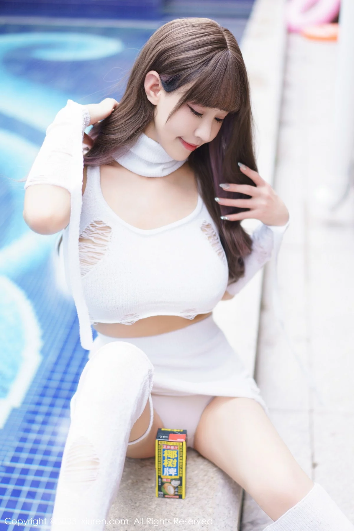 [[XiuRen秀人网]秀人网]No.6261_女神朱可儿Flora白色短款上衣配短裙秀雪峰美臀丰满诱惑写真80P