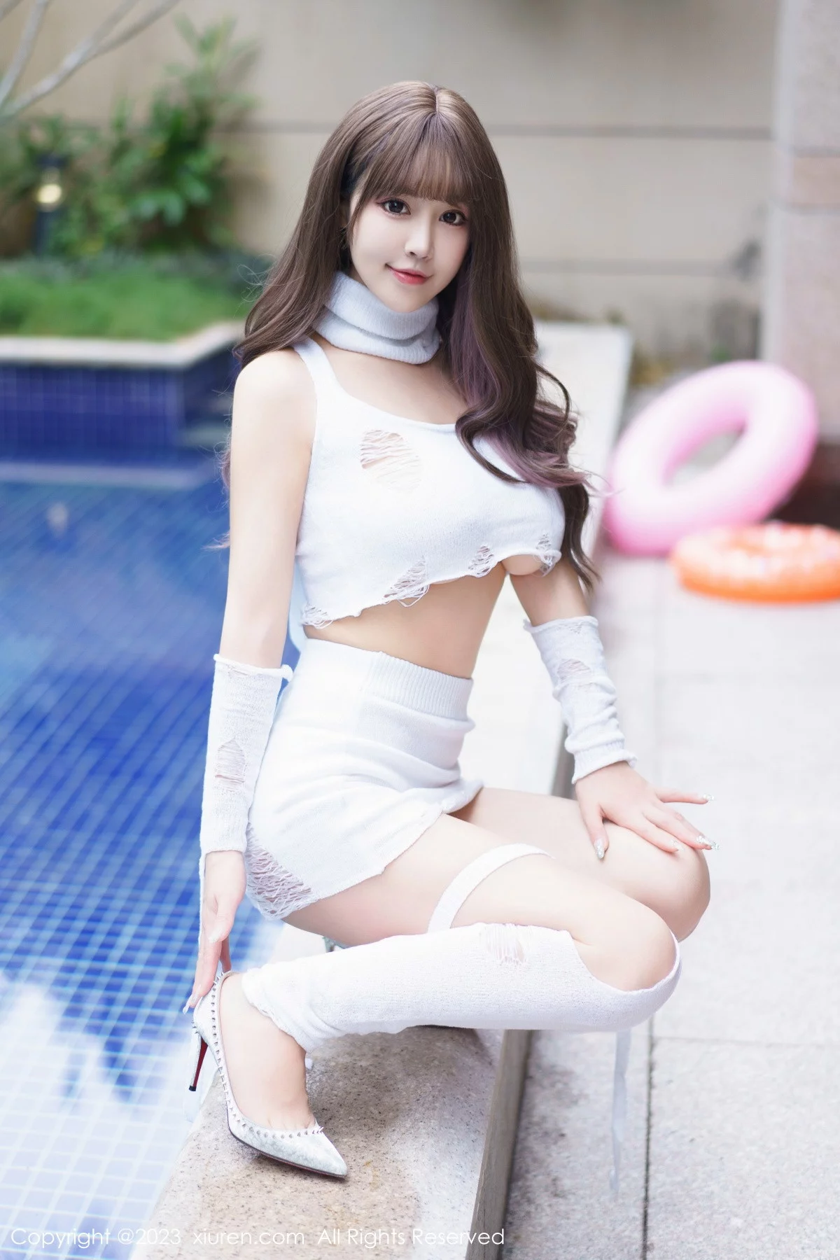 [[XiuRen秀人网]秀人网]No.6261_女神朱可儿Flora白色短款上衣配短裙秀雪峰美臀丰满诱惑写真80P