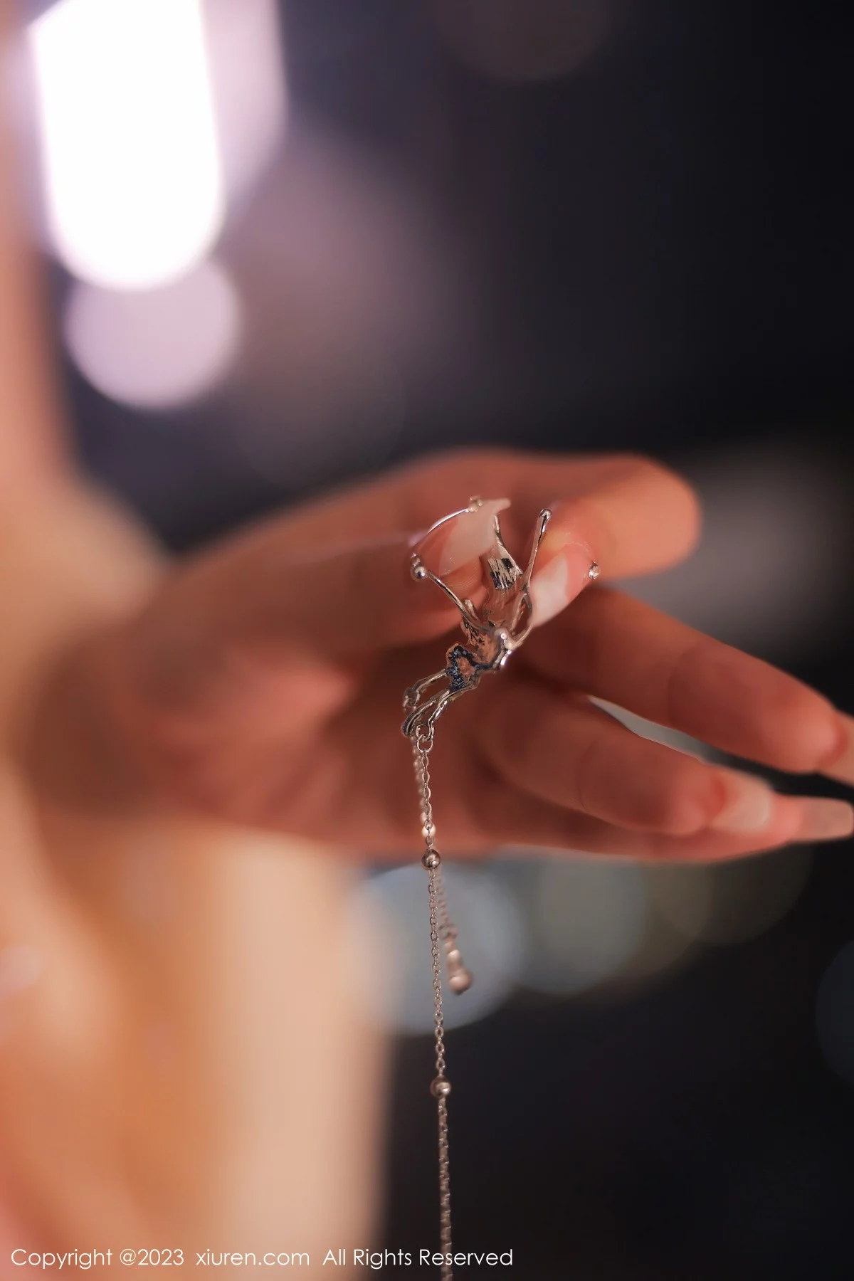 [[XiuRen秀人网]秀人网]No.6262_模特江真真浴室场景橙色古装服饰秀圆润丰腴身材惹火诱惑写真70P