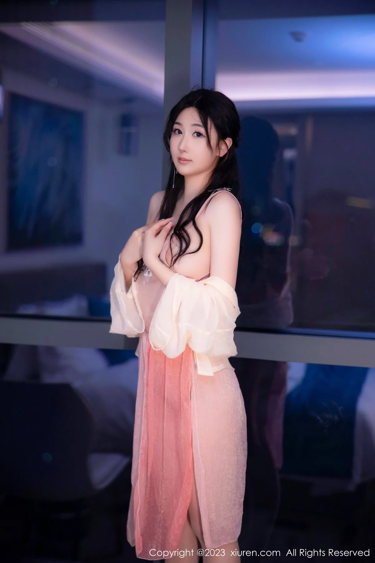 [[XiuRen秀人网]秀人网]No.6262_模特江真真浴室场景橙色古装服饰秀圆润丰腴身材惹火诱惑写真70P