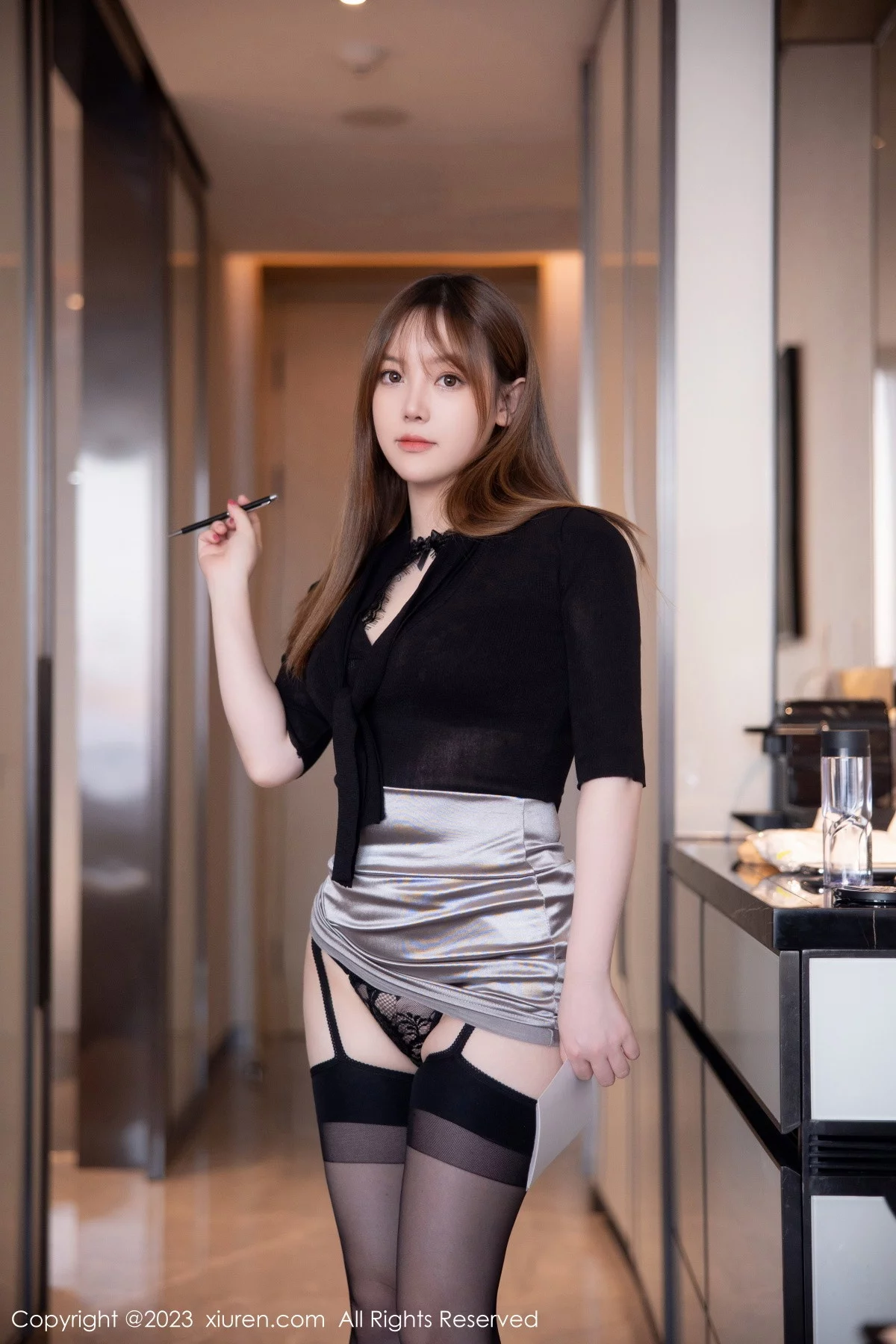 [[XiuRen秀人网]秀人网]No.6269_模特豆瓣酱黑色上衣配灰短裙露黑色蕾丝内衣秀丰满身材诱惑写真88P