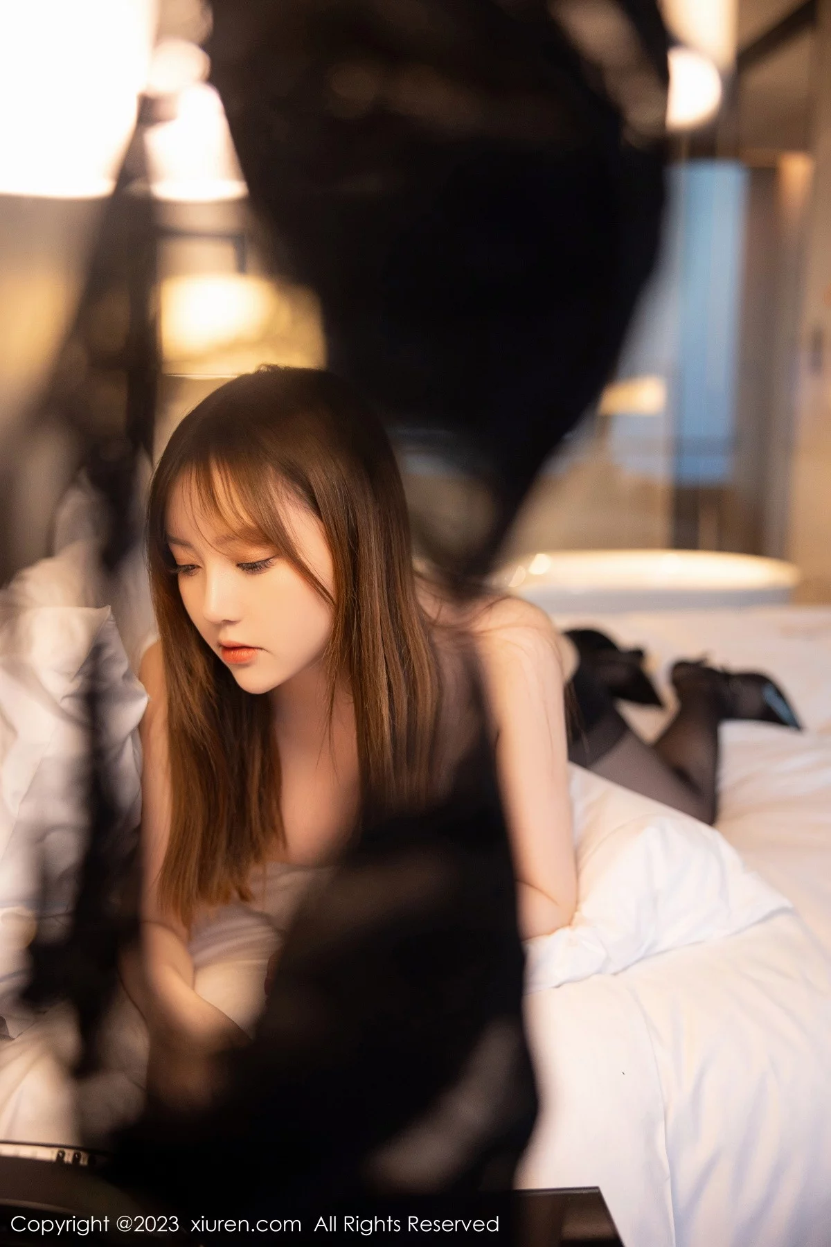 [[XiuRen秀人网]秀人网]No.6269_模特豆瓣酱黑色上衣配灰短裙露黑色蕾丝内衣秀丰满身材诱惑写真88P