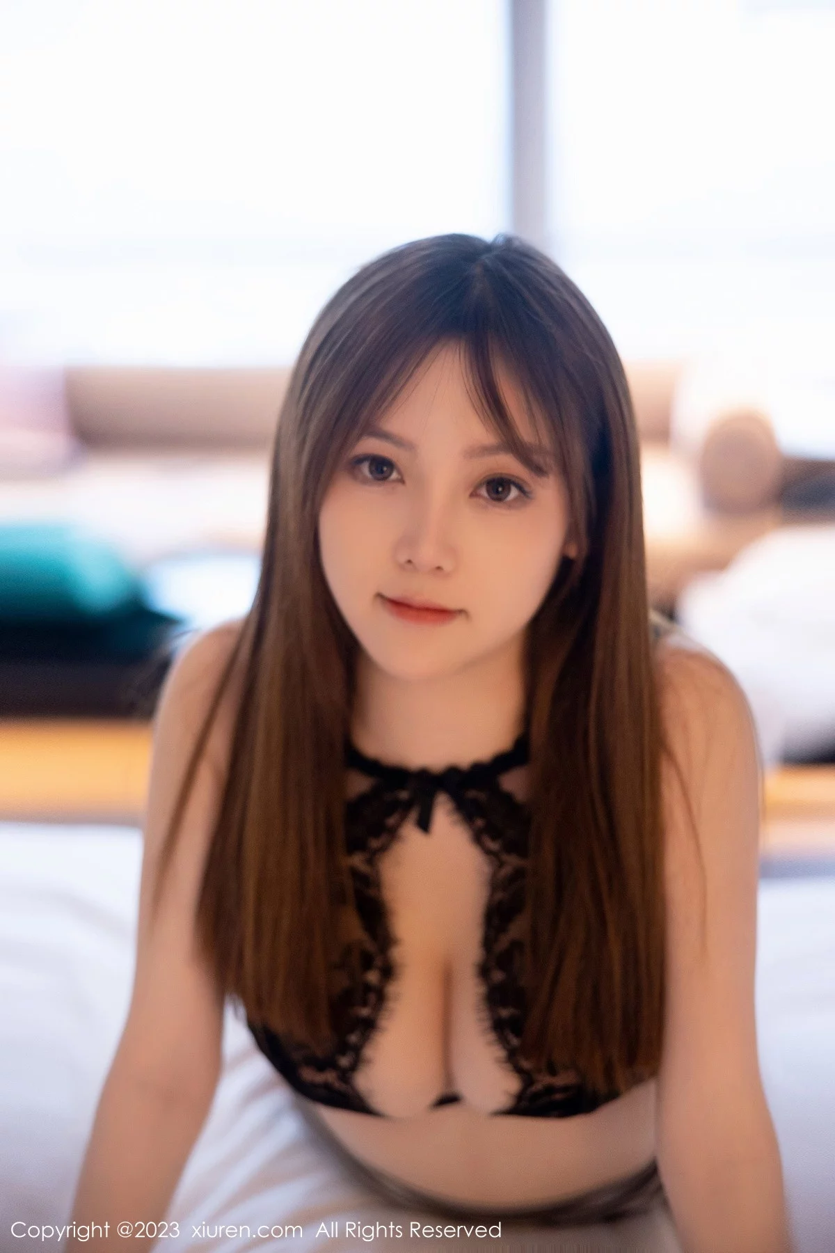 [[XiuRen秀人网]秀人网]No.6269_模特豆瓣酱黑色上衣配灰短裙露黑色蕾丝内衣秀丰满身材诱惑写真88P