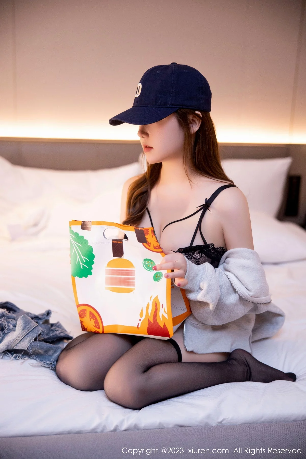 [[XiuRen秀人网]秀人网]No.6155_模特豆瓣酱角色扮演性感黑色蕾丝内衣配超薄黑丝惹火诱惑写真87P