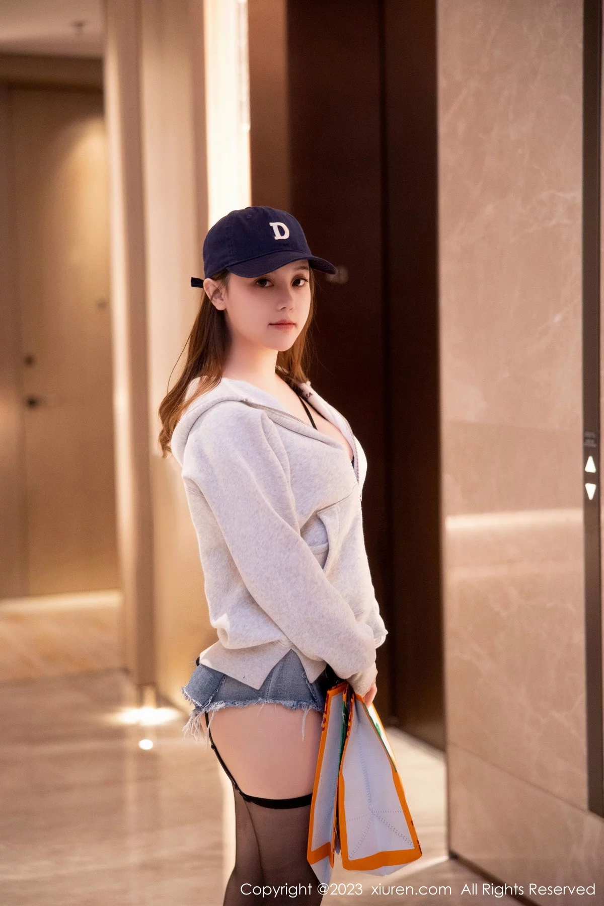 [[XiuRen秀人网]秀人网]No.6155_模特豆瓣酱角色扮演性感黑色蕾丝内衣配超薄黑丝惹火诱惑写真87P