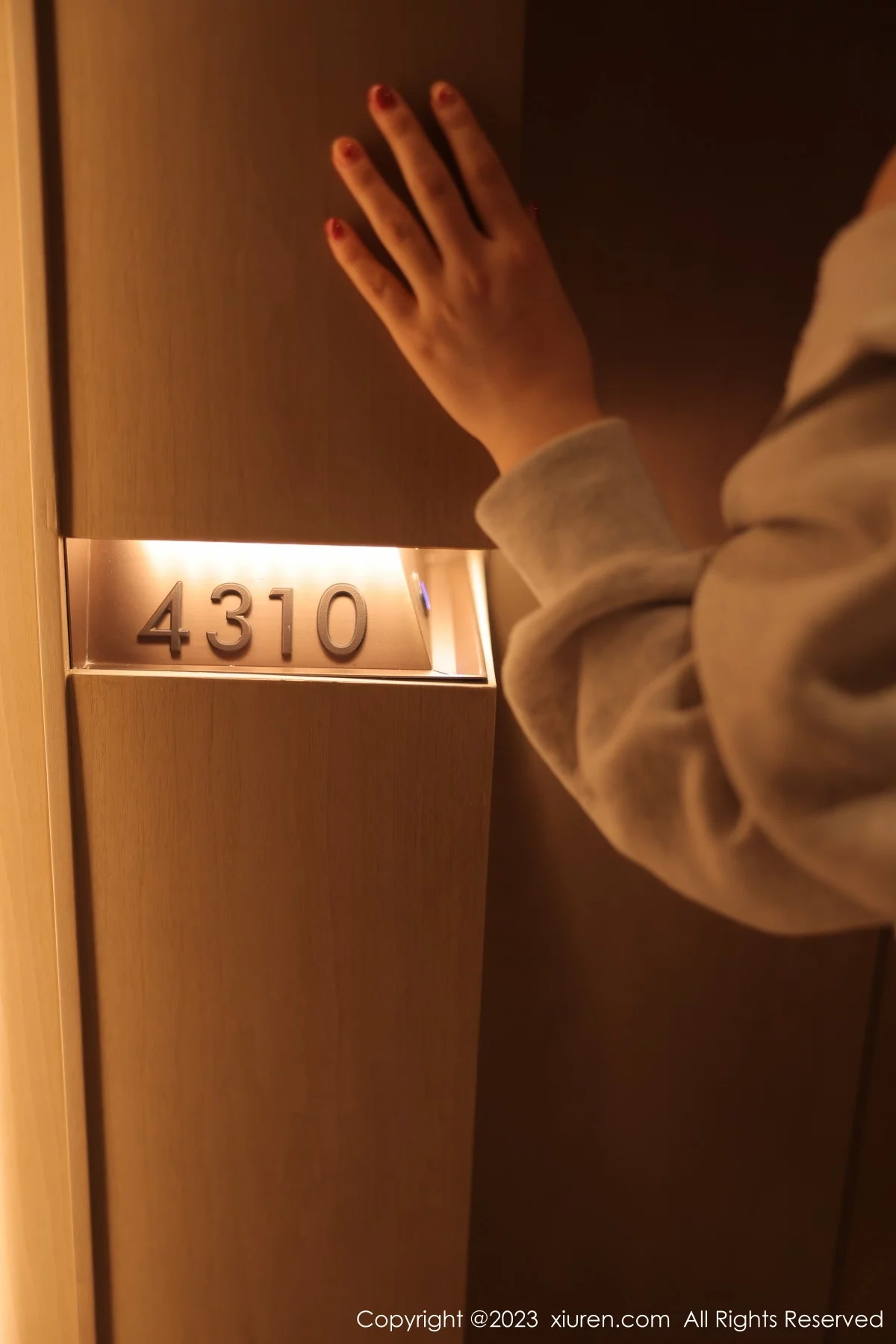 [[XiuRen秀人网]秀人网]No.6155_模特豆瓣酱角色扮演性感黑色蕾丝内衣配超薄黑丝惹火诱惑写真87P