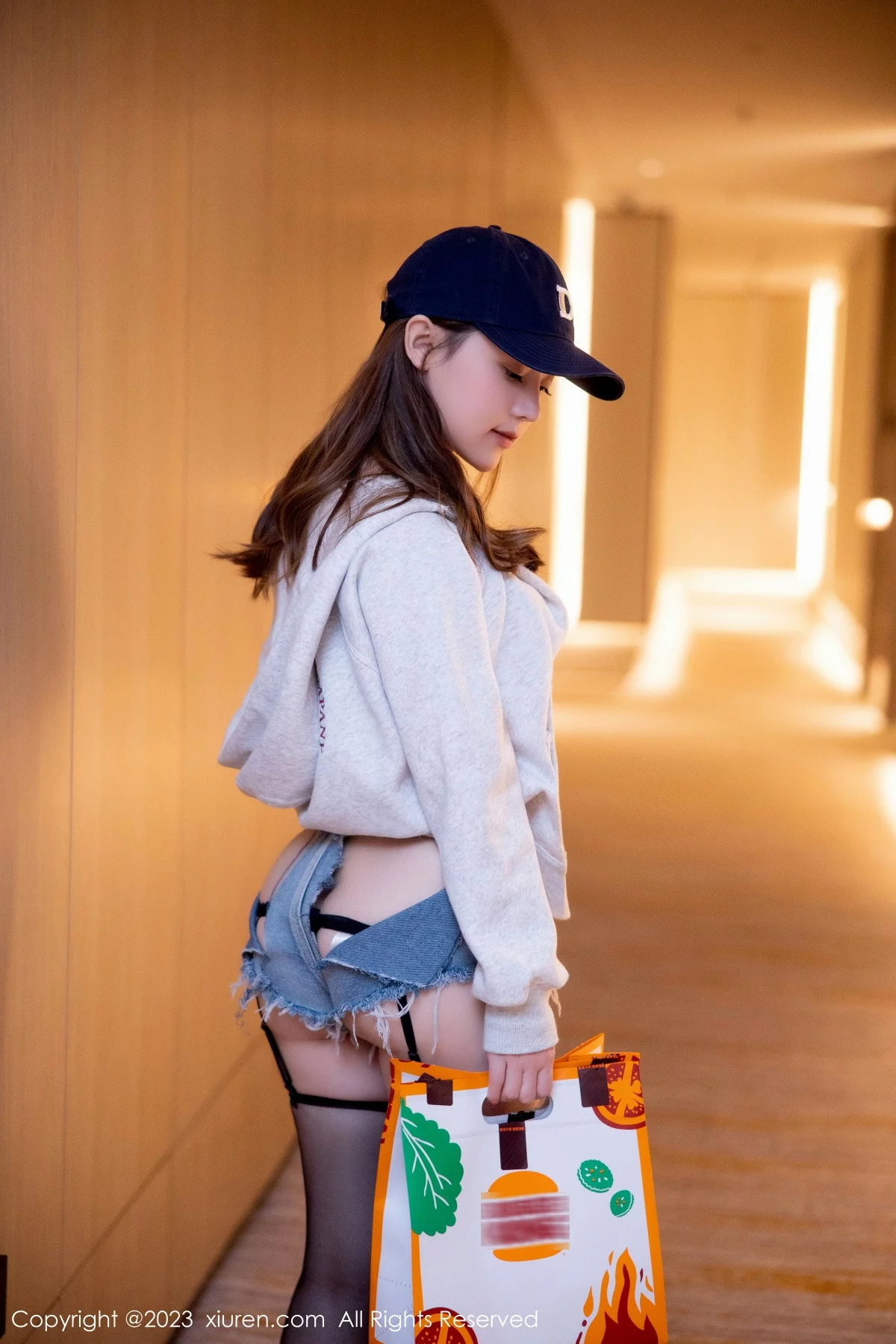 [[XiuRen秀人网]秀人网]No.6155_模特豆瓣酱角色扮演性感黑色蕾丝内衣配超薄黑丝惹火诱惑写真87P