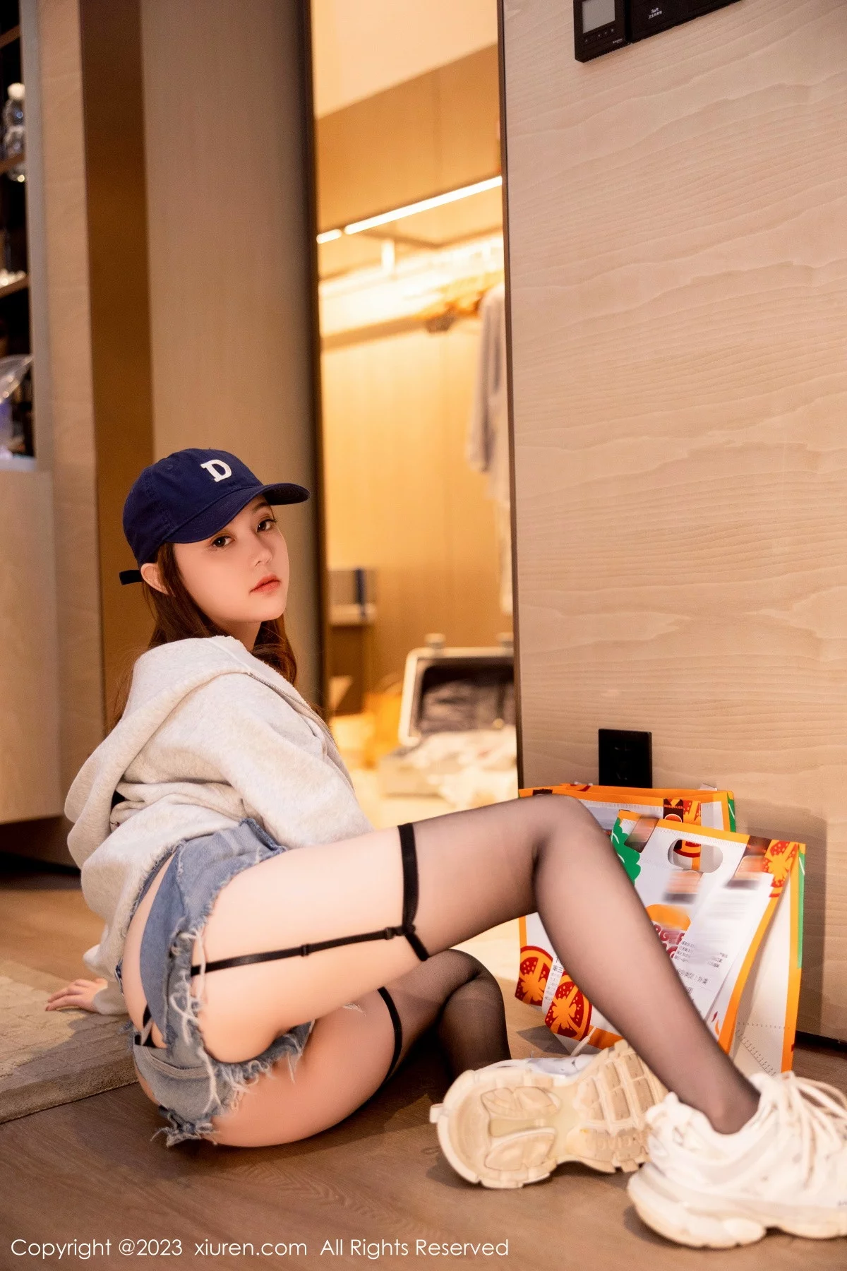 [[XiuRen秀人网]秀人网]No.6155_模特豆瓣酱角色扮演性感黑色蕾丝内衣配超薄黑丝惹火诱惑写真87P