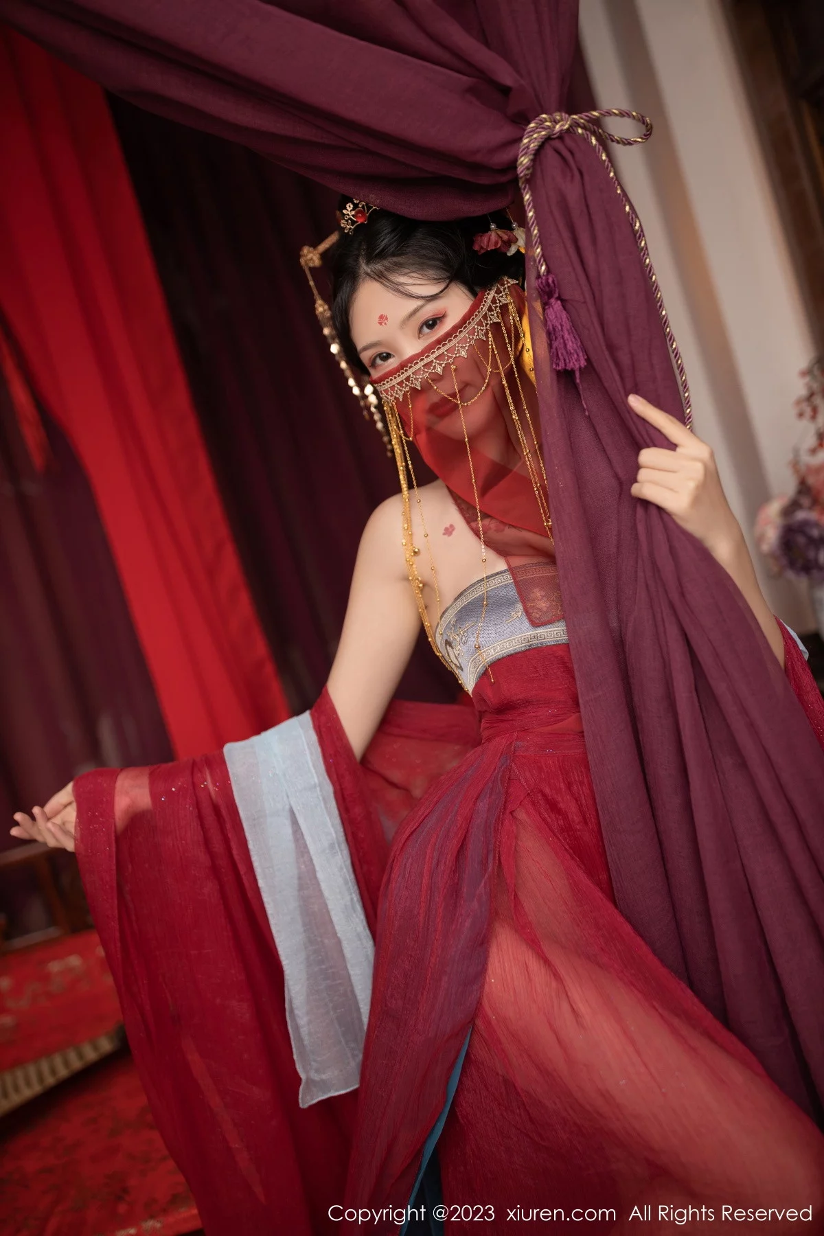 [[XiuRen秀人网]秀人网]No.6154_模特利世歌姬角色扮演性感红色古装服低胸秀完美身材诱惑写真71P