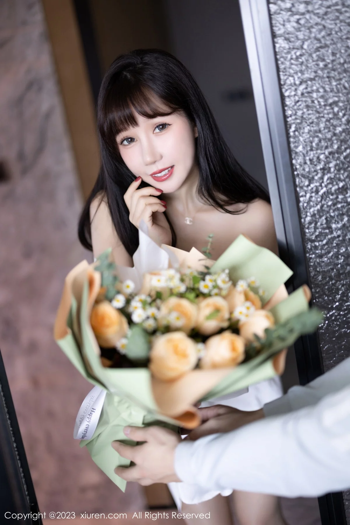 [[XiuRen秀人网]秀人网]No.6153_模特波巧酱海南岛旅拍性感白T配原色丝袜秀曼妙身姿诱惑写真82P