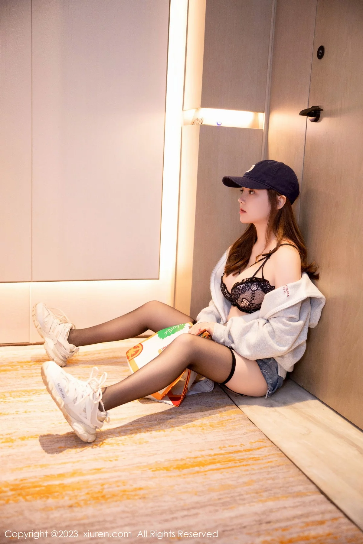 [[XiuRen秀人网]秀人网]No.6155_模特豆瓣酱角色扮演性感黑色蕾丝内衣配超薄黑丝惹火诱惑写真87P