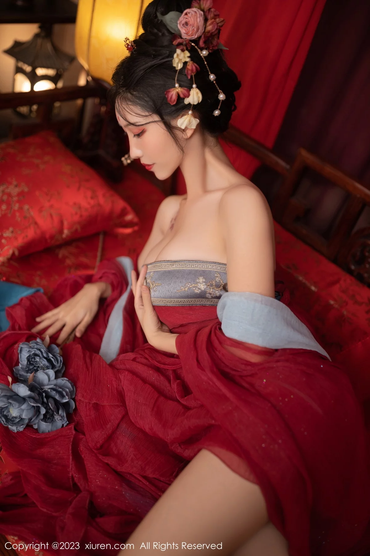 [[XiuRen秀人网]秀人网]No.6154_模特利世歌姬角色扮演性感红色古装服低胸秀完美身材诱惑写真71P