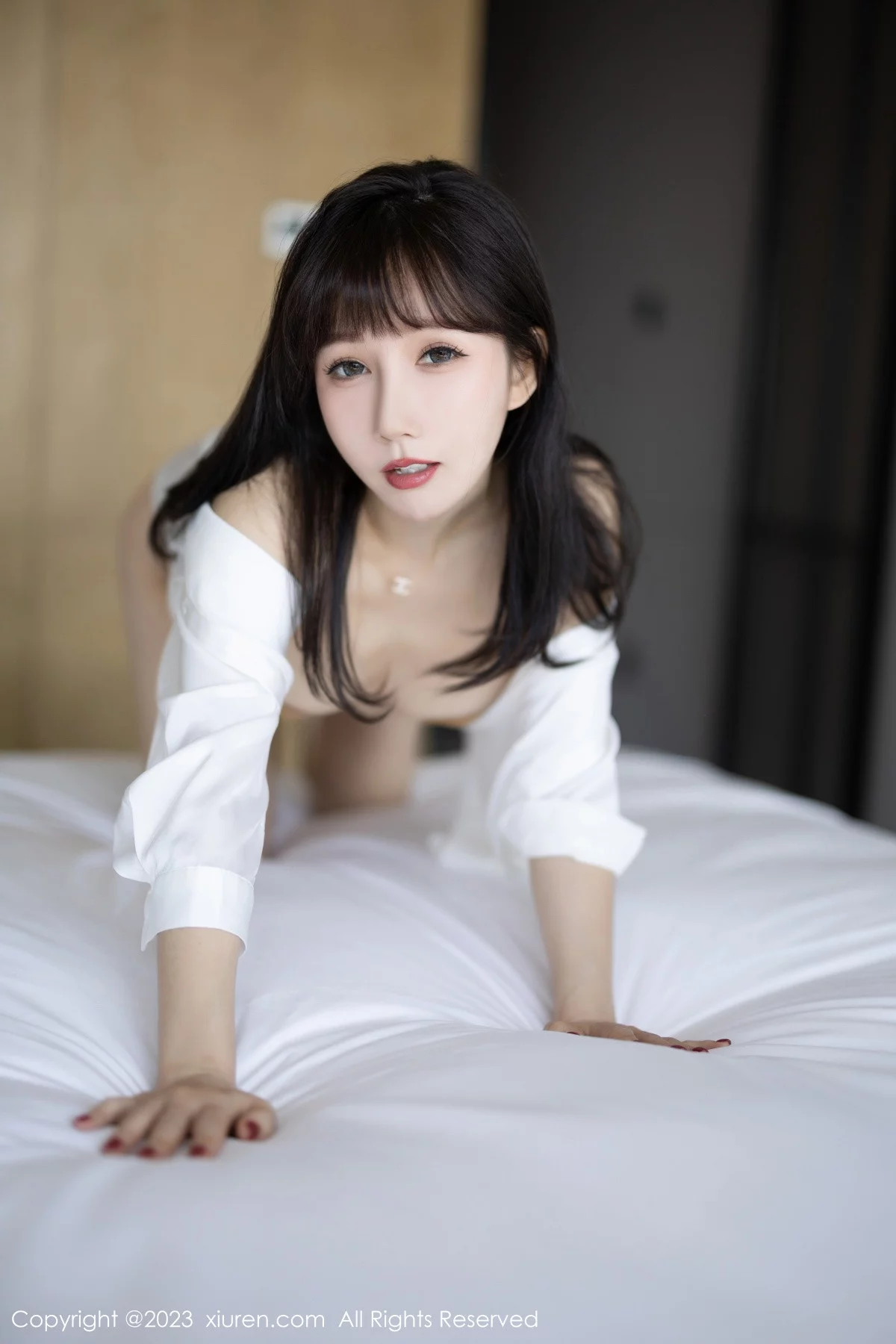 [[XiuRen秀人网]秀人网]No.6153_模特波巧酱海南岛旅拍性感白T配原色丝袜秀曼妙身姿诱惑写真82P